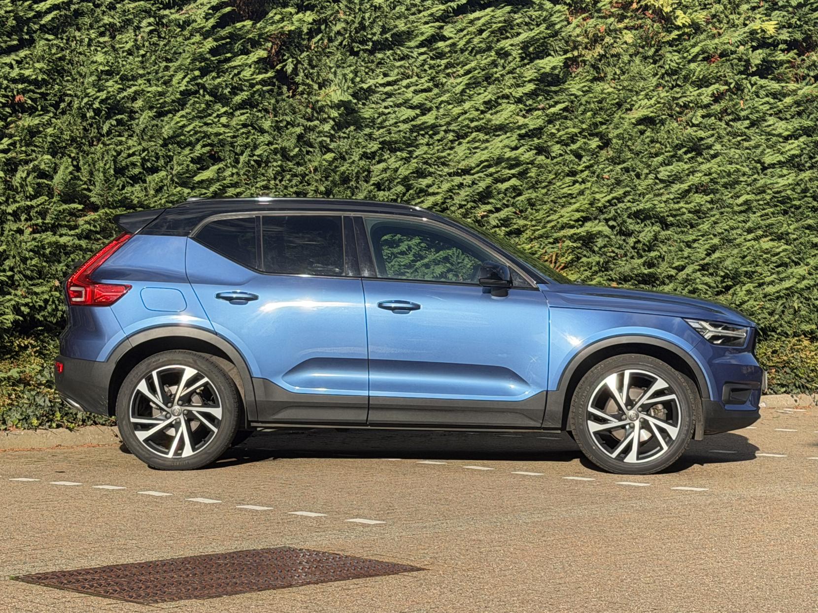Volvo XC40 2.0 T4 R-Design Pro SUV 5dr Petrol Auto AWD Euro 6 (s/s) (190 ps)