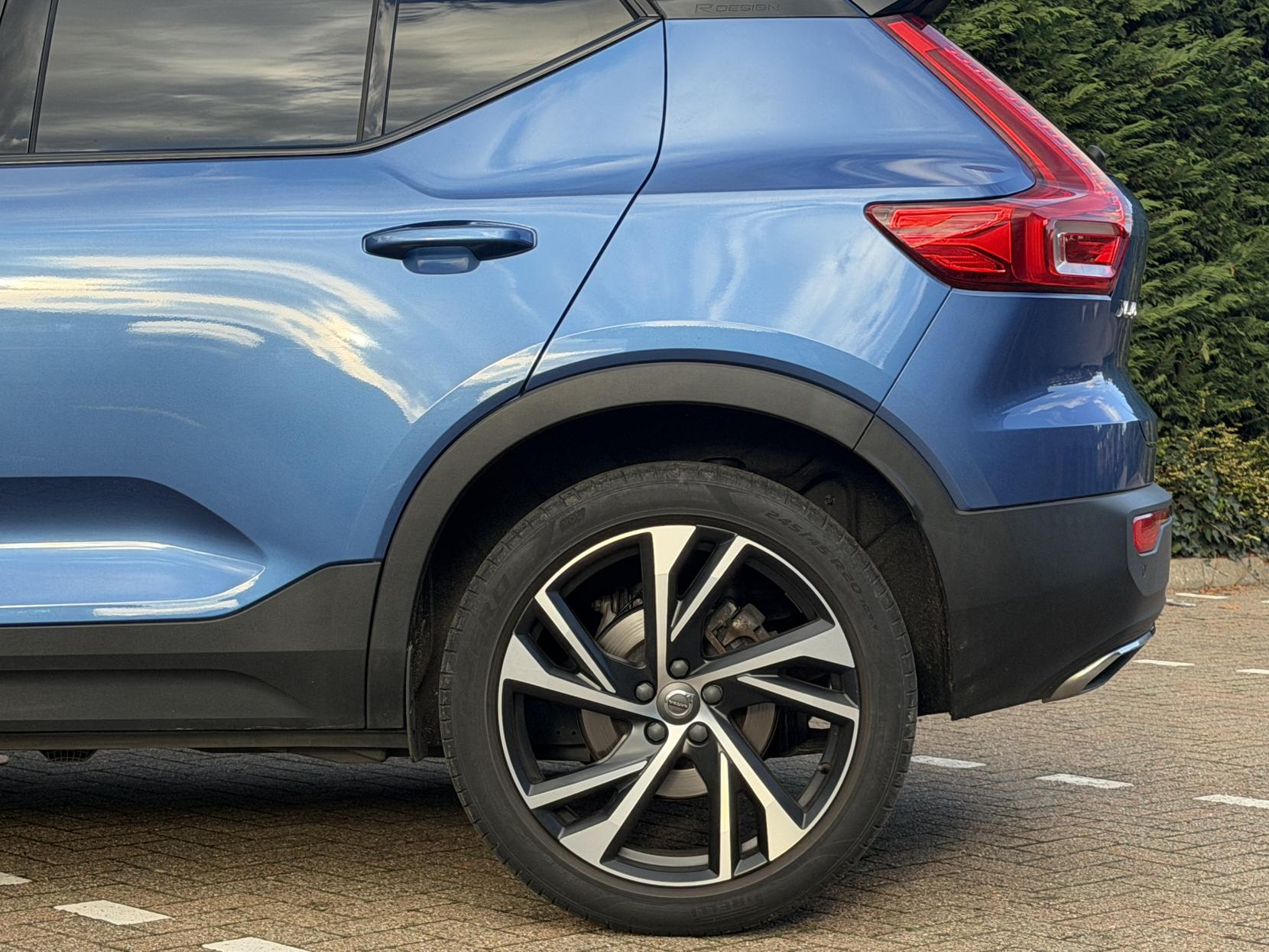 Volvo XC40 2.0 T4 R-Design Pro SUV 5dr Petrol Auto AWD Euro 6 (s/s) (190 ps)