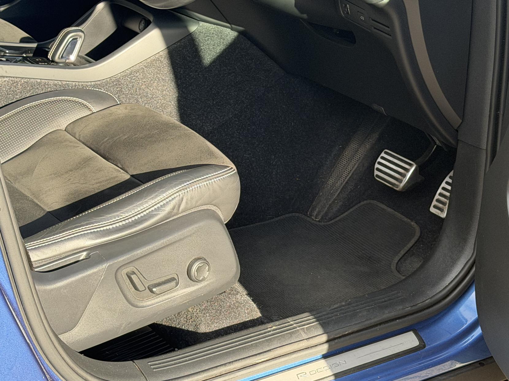 Volvo XC40 2.0 T4 R-Design Pro SUV 5dr Petrol Auto AWD Euro 6 (s/s) (190 ps)