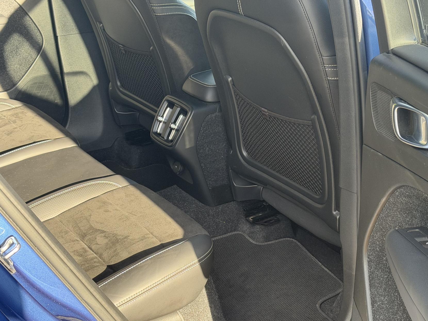 Volvo XC40 2.0 T4 R-Design Pro SUV 5dr Petrol Auto AWD Euro 6 (s/s) (190 ps)