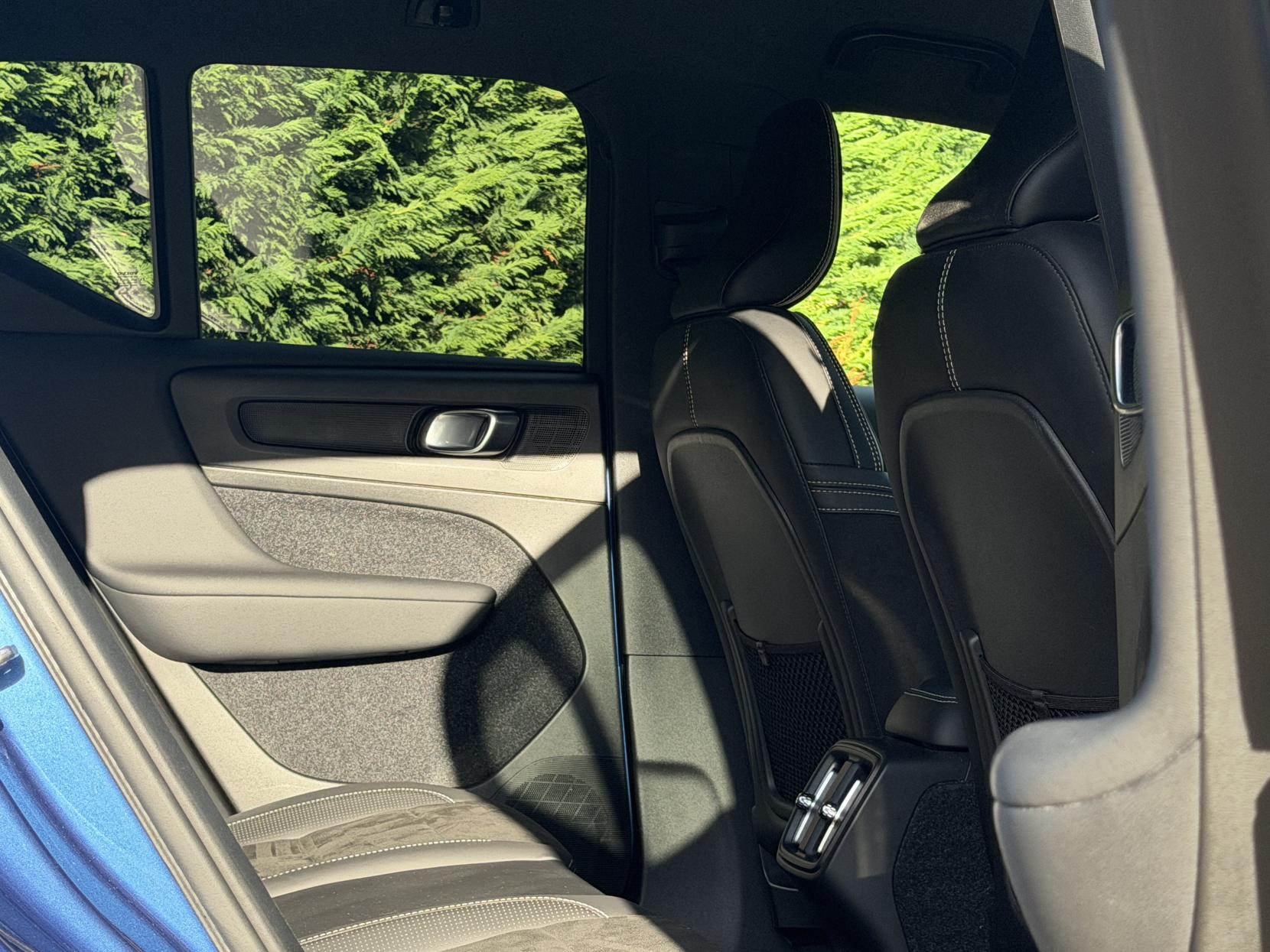 Volvo XC40 2.0 T4 R-Design Pro SUV 5dr Petrol Auto AWD Euro 6 (s/s) (190 ps)