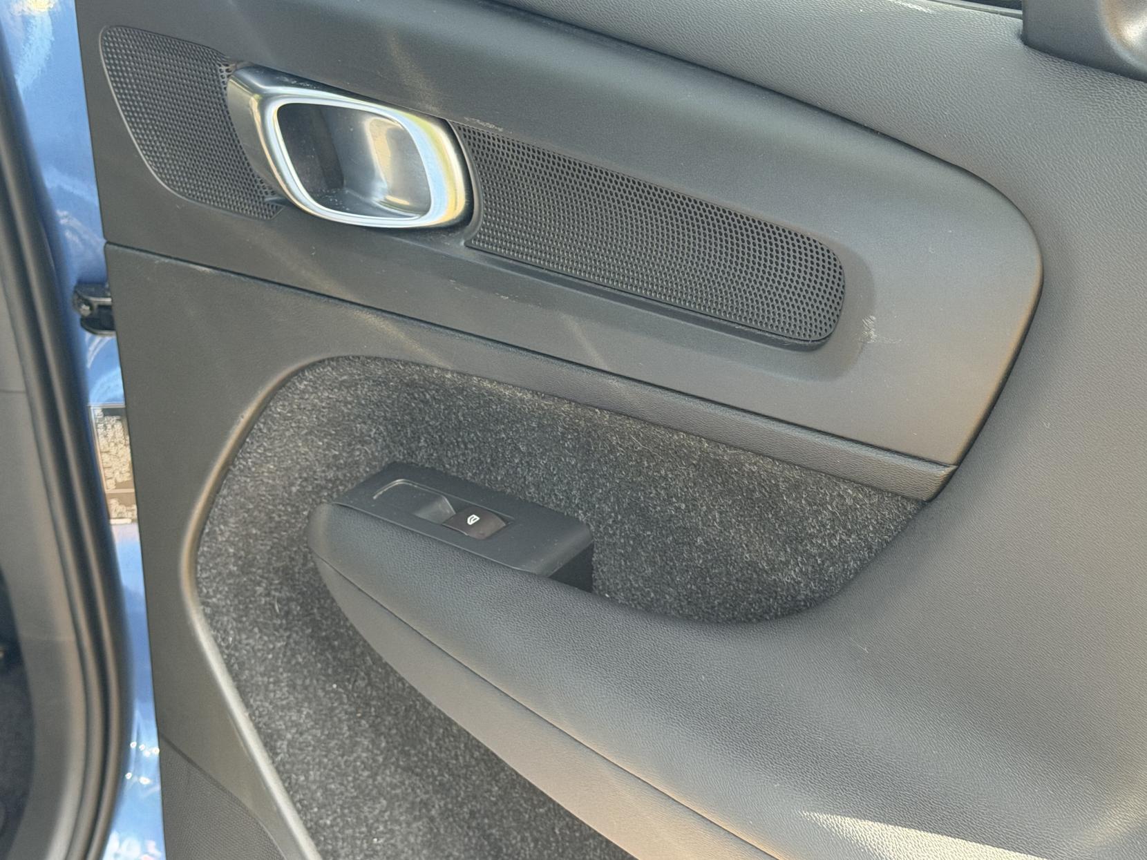 Volvo XC40 2.0 T4 R-Design Pro SUV 5dr Petrol Auto AWD Euro 6 (s/s) (190 ps)