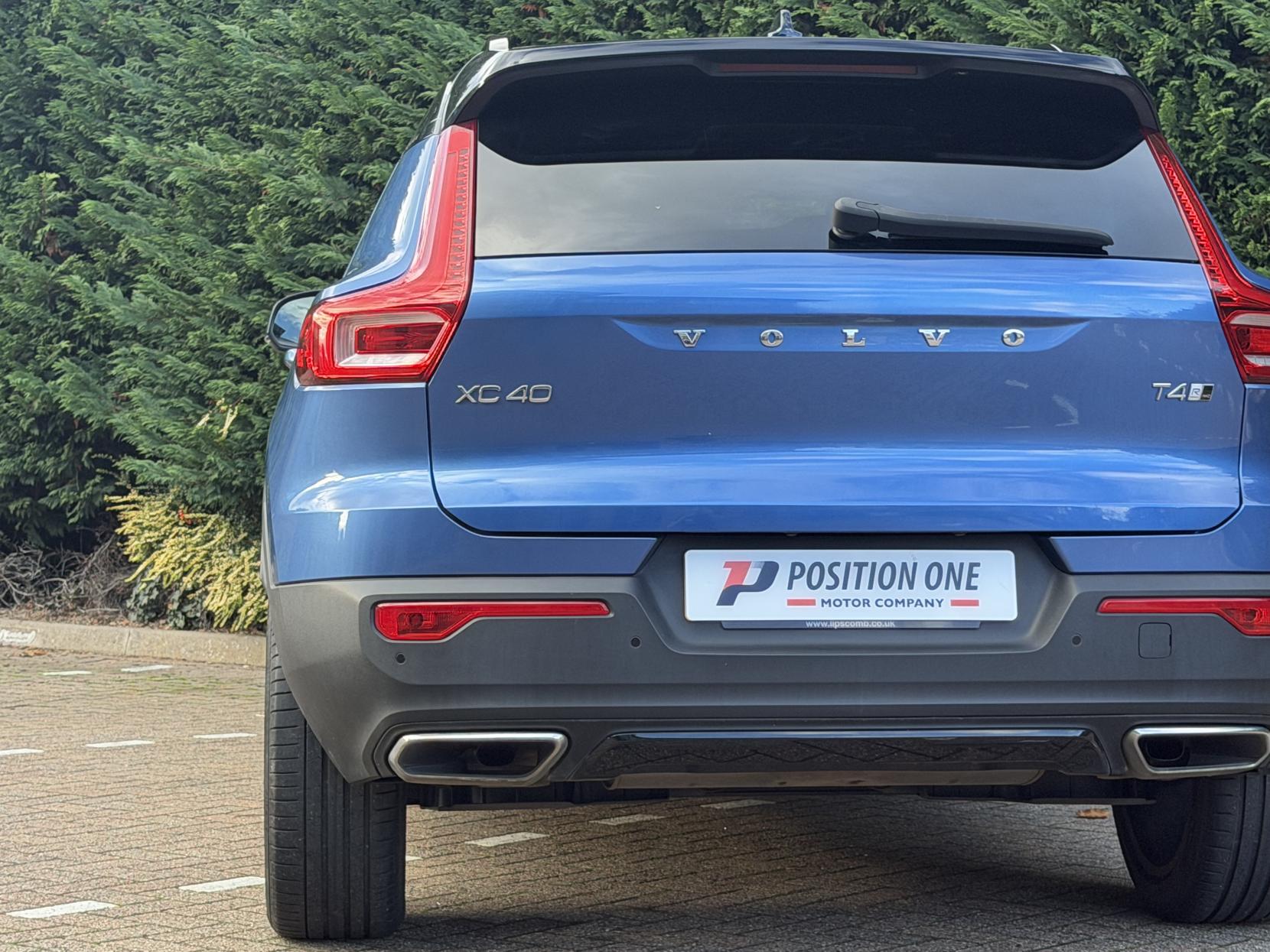 Volvo XC40 2.0 T4 R-Design Pro SUV 5dr Petrol Auto AWD Euro 6 (s/s) (190 ps)