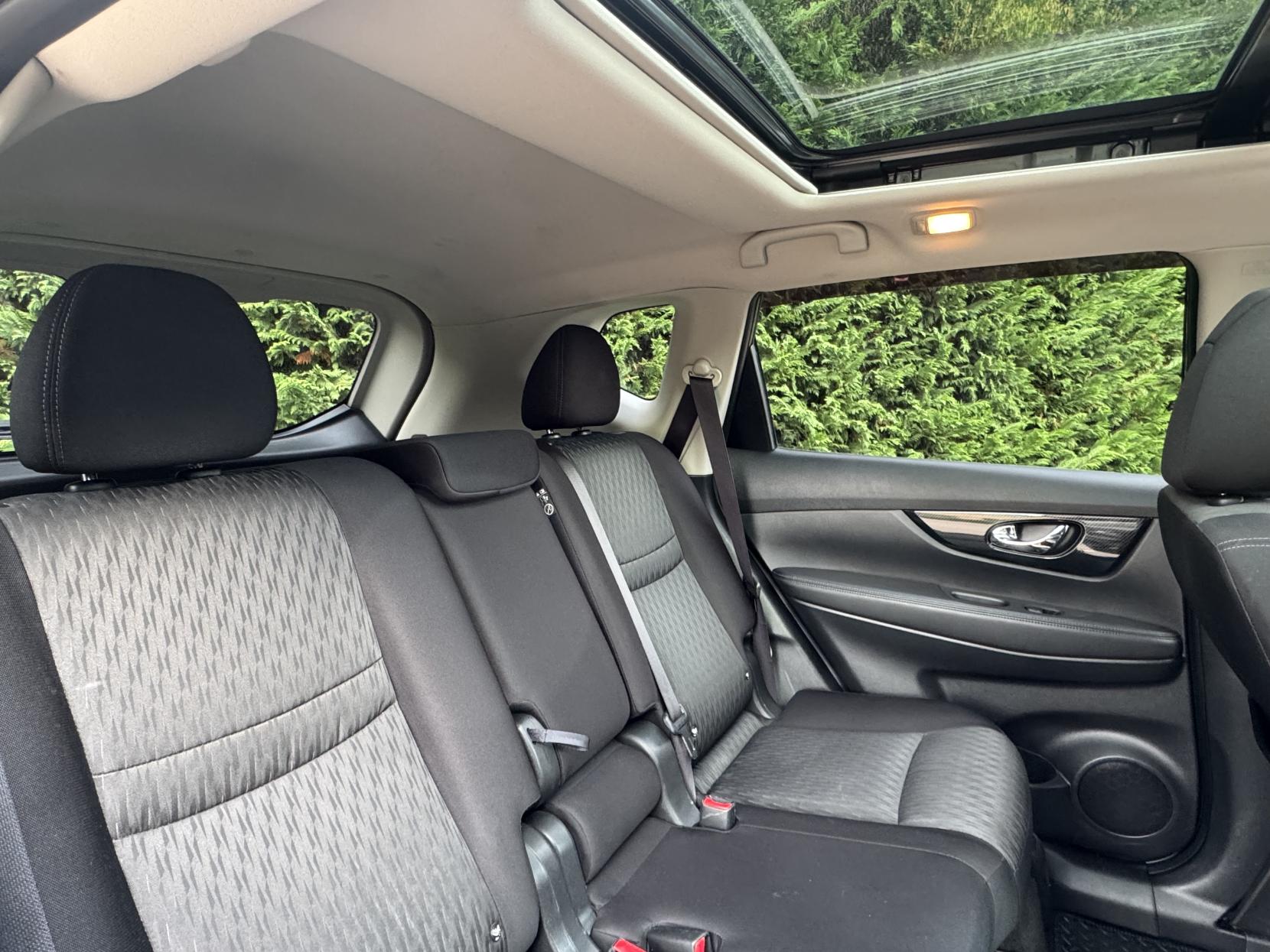 Nissan X-Trail 1.6 dCi N-Connecta SUV 5dr Diesel XTRON Euro 6 (s/s) (130 ps)