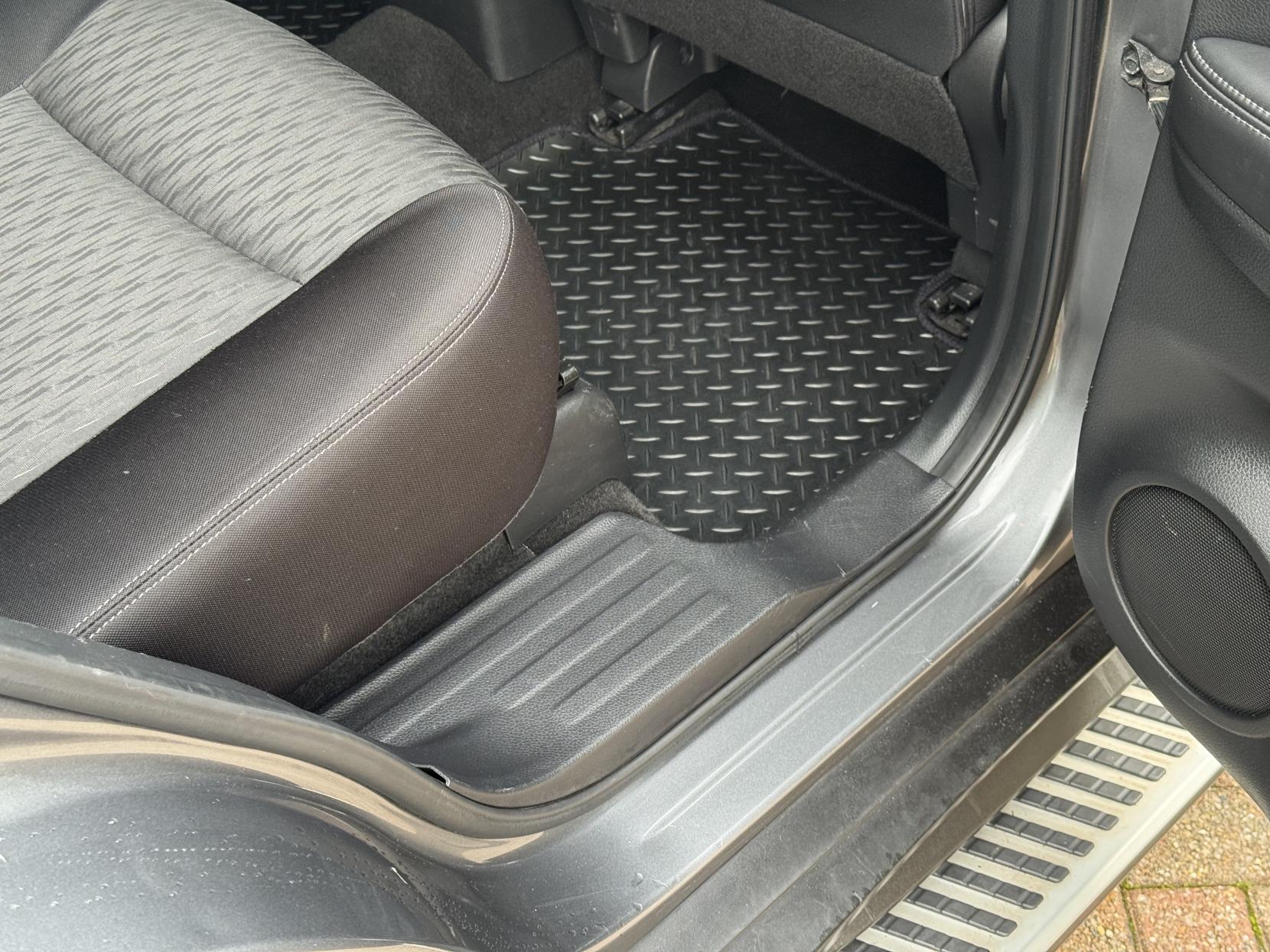 Nissan X-Trail 1.6 dCi N-Connecta SUV 5dr Diesel XTRON Euro 6 (s/s) (130 ps)