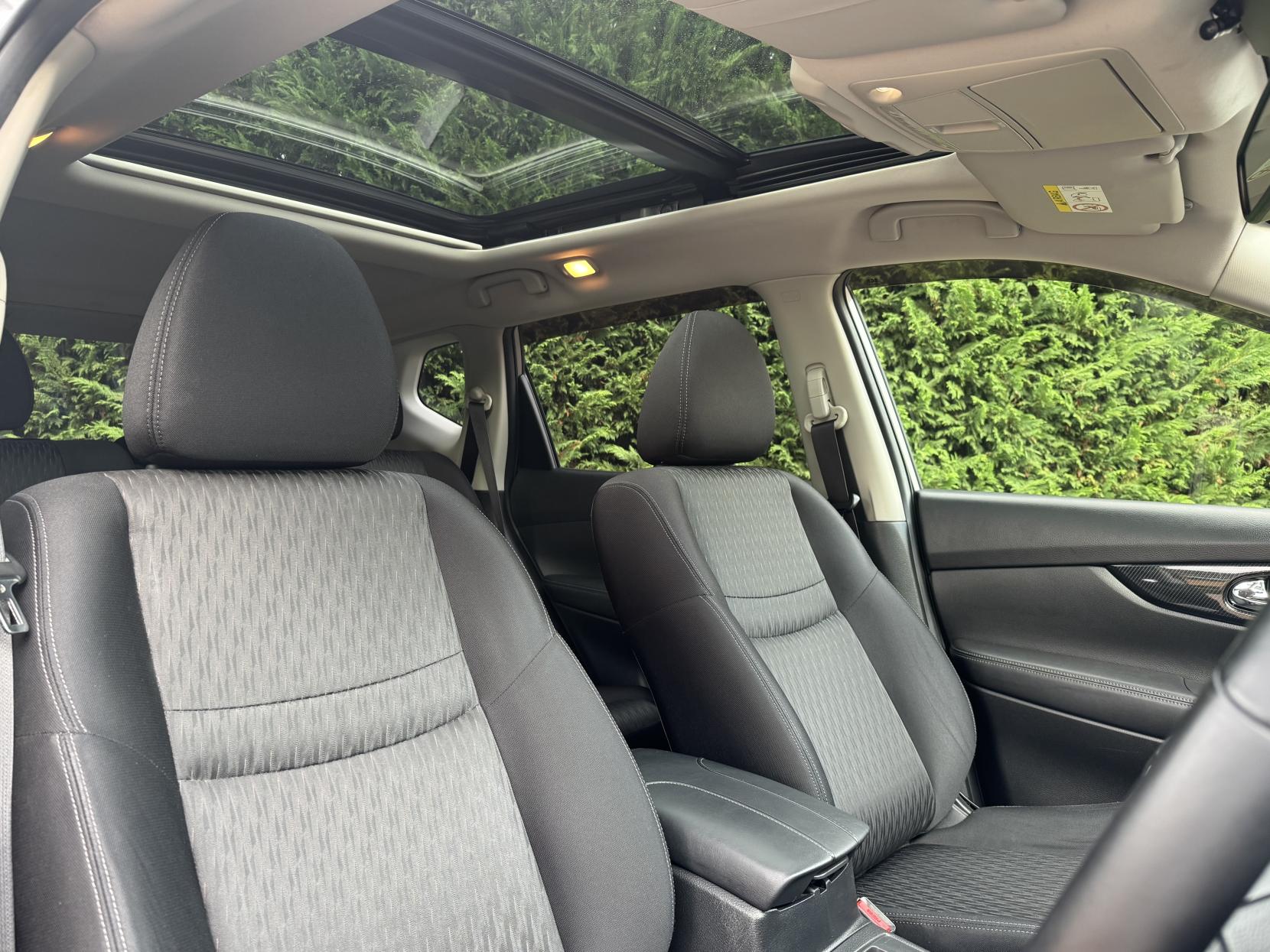 Nissan X-Trail 1.6 dCi N-Connecta SUV 5dr Diesel XTRON Euro 6 (s/s) (130 ps)