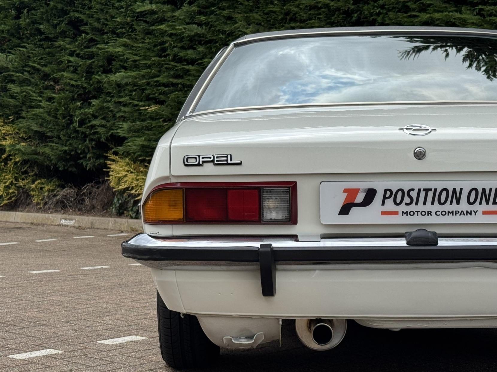 Opel Manta 1.8 Berlinetta Coupe 2dr Petrol Manual (90 bhp)