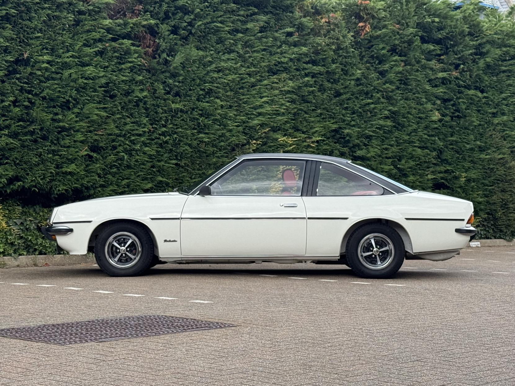 Opel Manta 1.8 Berlinetta Coupe 2dr Petrol Manual (90 bhp)