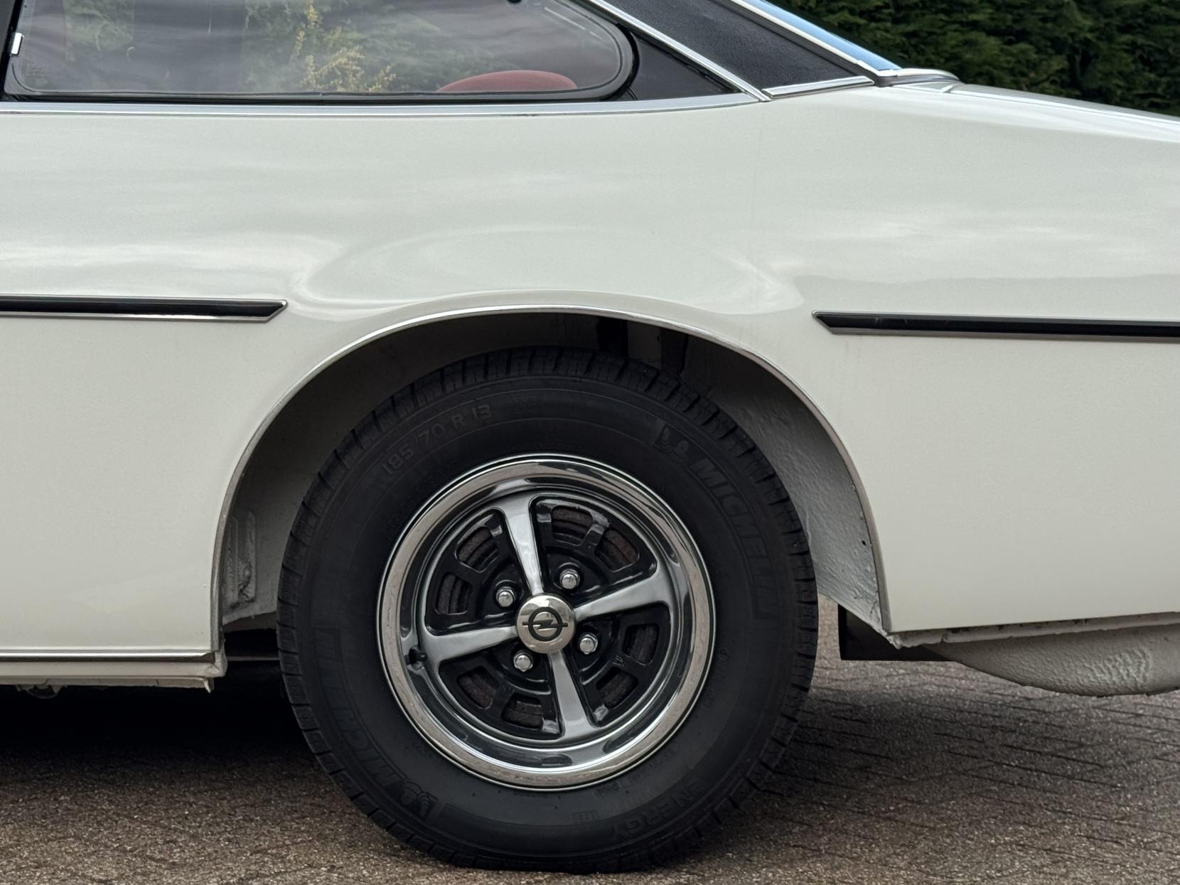 Opel Manta 1.8 Berlinetta Coupe 2dr Petrol Manual (90 bhp)