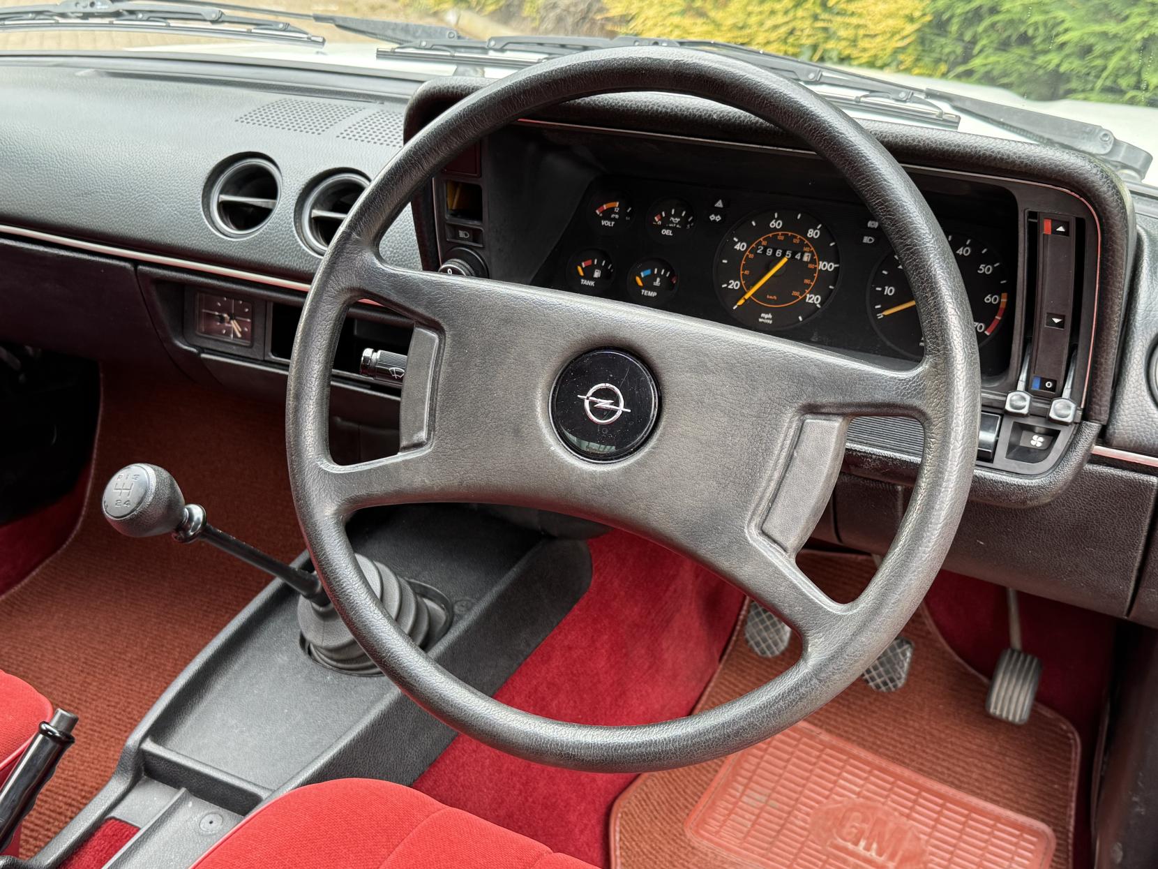 Opel Manta 1.8 Berlinetta Coupe 2dr Petrol Manual (90 bhp)