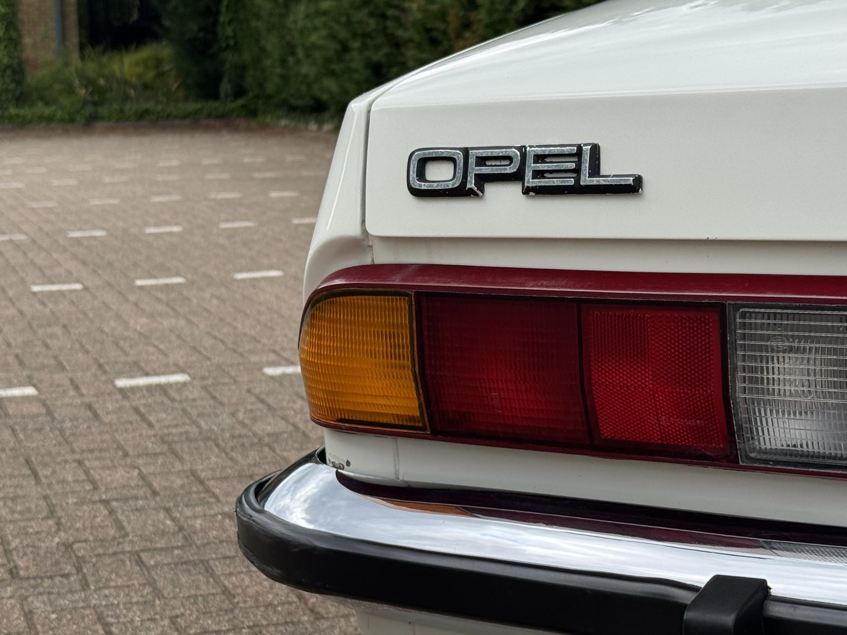 Opel Manta 1.8 Berlinetta Coupe 2dr Petrol Manual (90 bhp)