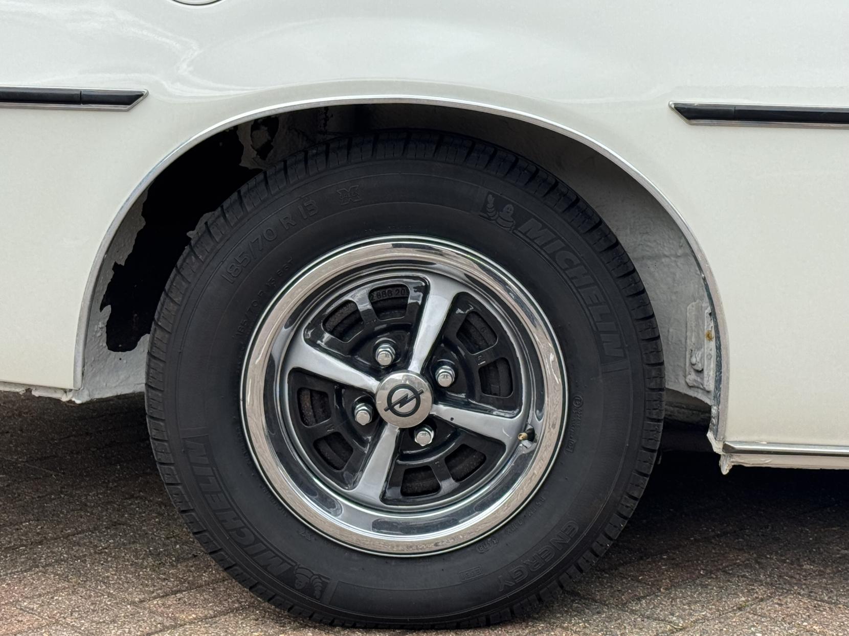 Opel Manta 1.8 Berlinetta Coupe 2dr Petrol Manual (90 bhp)