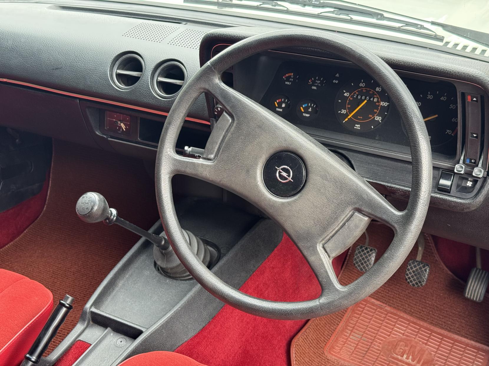 Opel Manta 1.8 Berlinetta Coupe 2dr Petrol Manual (90 bhp)