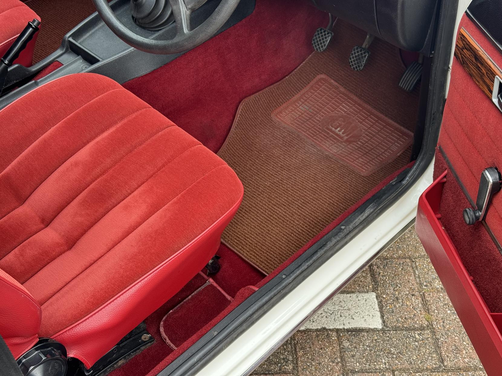 Opel Manta 1.8 Berlinetta Coupe 2dr Petrol Manual (90 bhp)