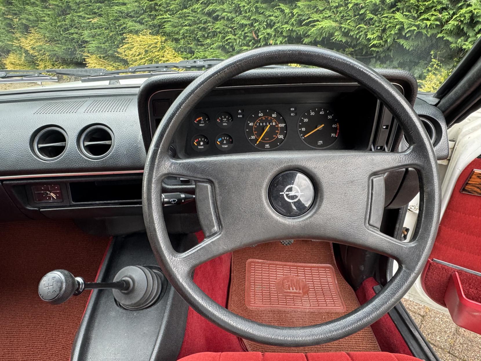 Opel Manta 1.8 Berlinetta Coupe 2dr Petrol Manual (90 bhp)