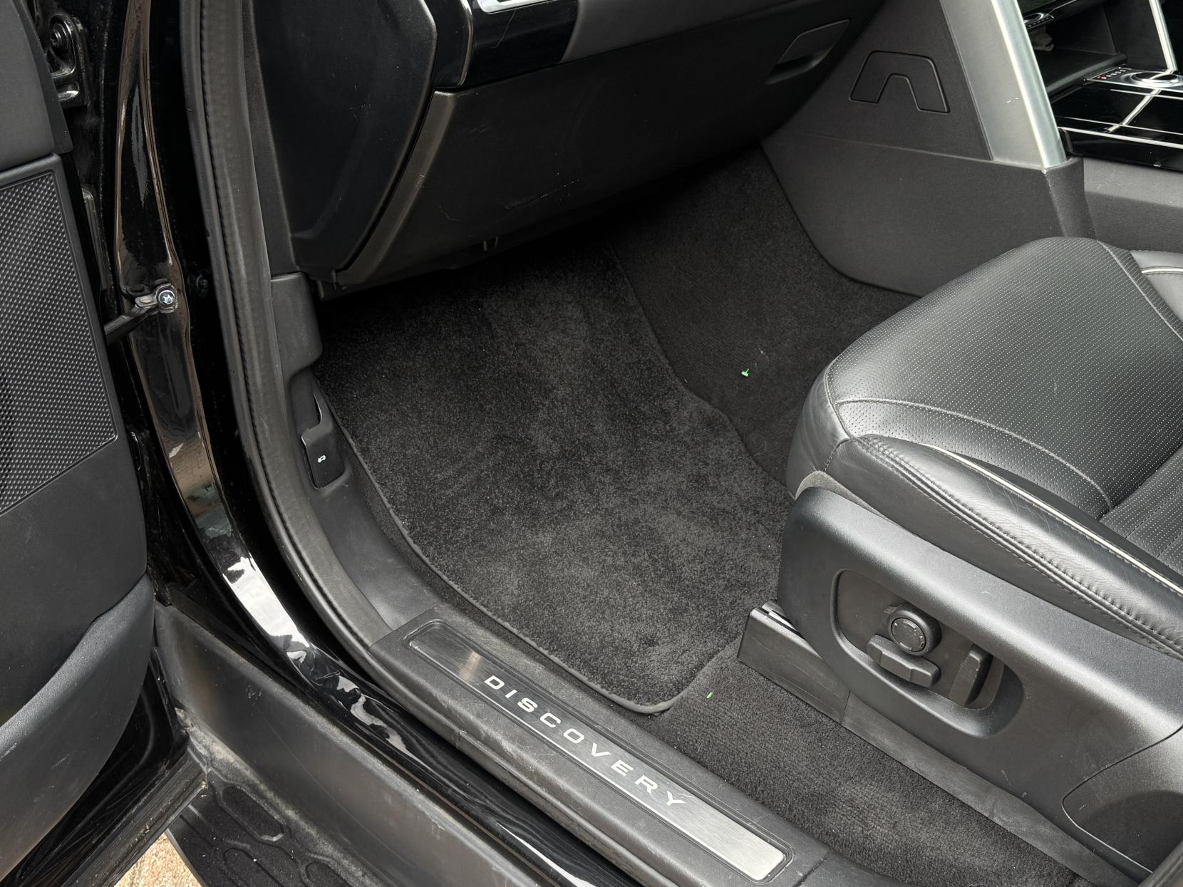 Land Rover Discovery 3.0 SD V6 HSE Luxury SUV 5dr Diesel Auto 4WD Euro 6 (s/s) (306 ps)