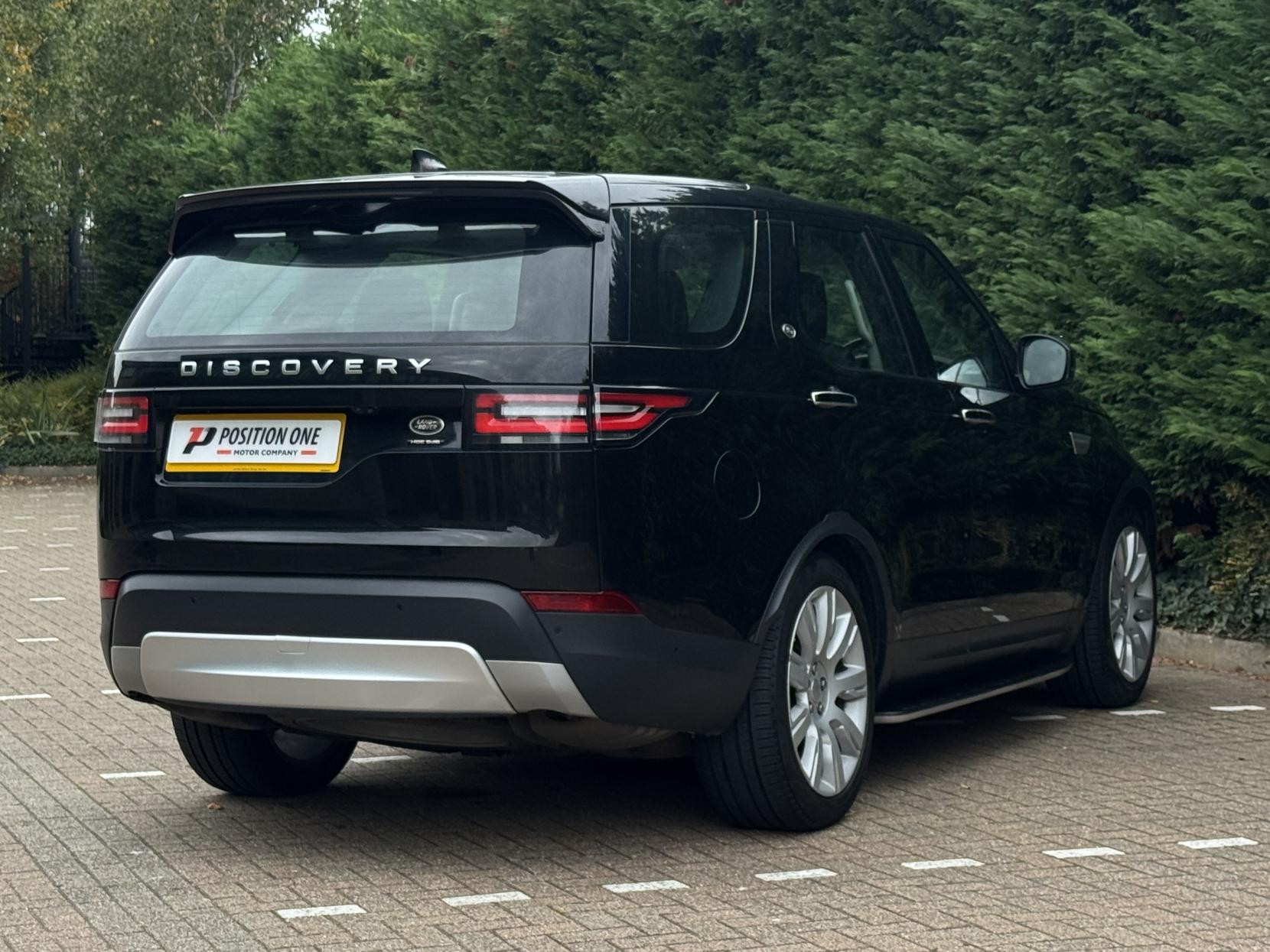 Land Rover Discovery 3.0 SD V6 HSE Luxury SUV 5dr Diesel Auto 4WD Euro 6 (s/s) (306 ps)