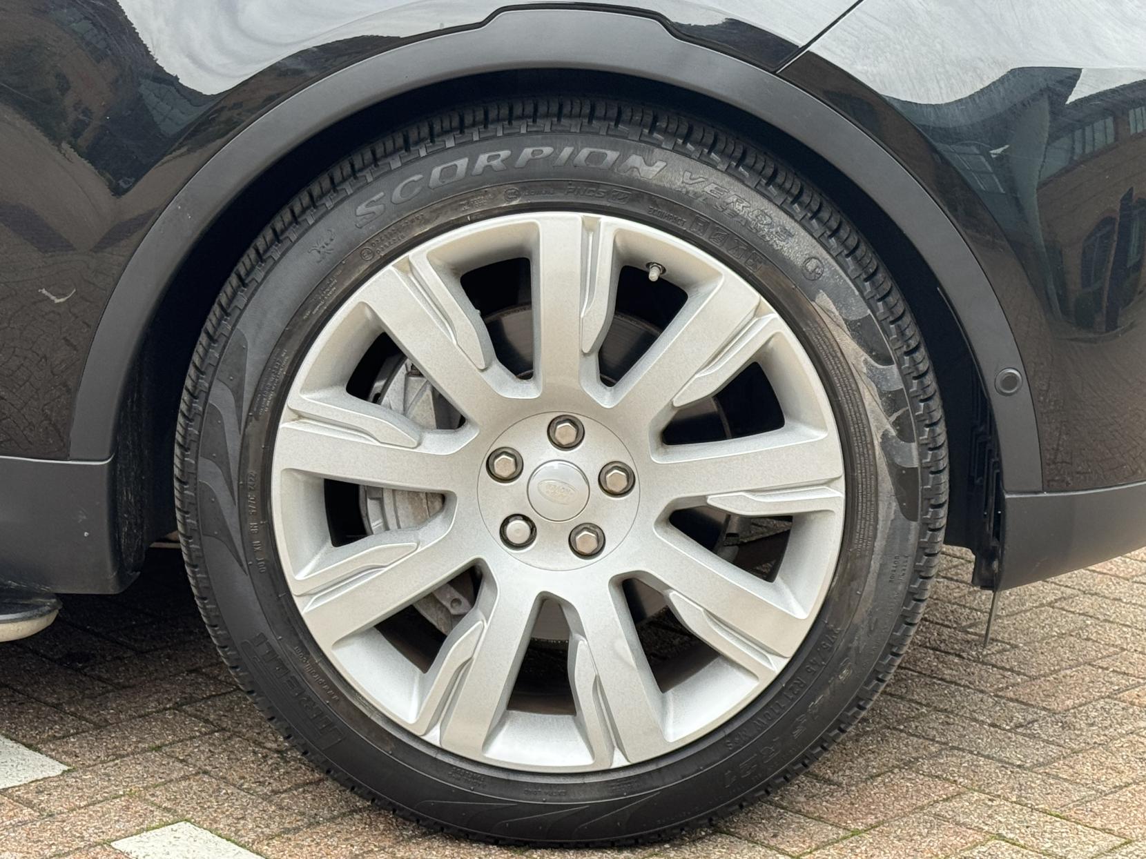 Land Rover Discovery 3.0 SD V6 HSE Luxury SUV 5dr Diesel Auto 4WD Euro 6 (s/s) (306 ps)