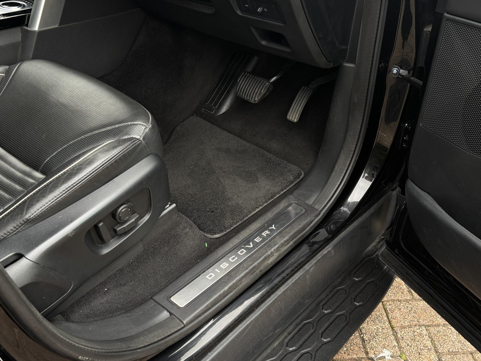 Land Rover Discovery 3.0 SD V6 HSE Luxury SUV 5dr Diesel Auto 4WD Euro 6 (s/s) (306 ps)