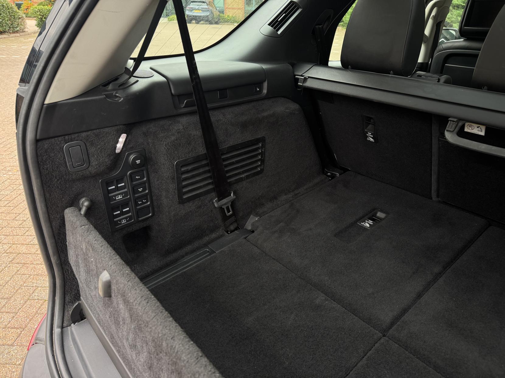 Land Rover Discovery 3.0 SD V6 HSE Luxury SUV 5dr Diesel Auto 4WD Euro 6 (s/s) (306 ps)