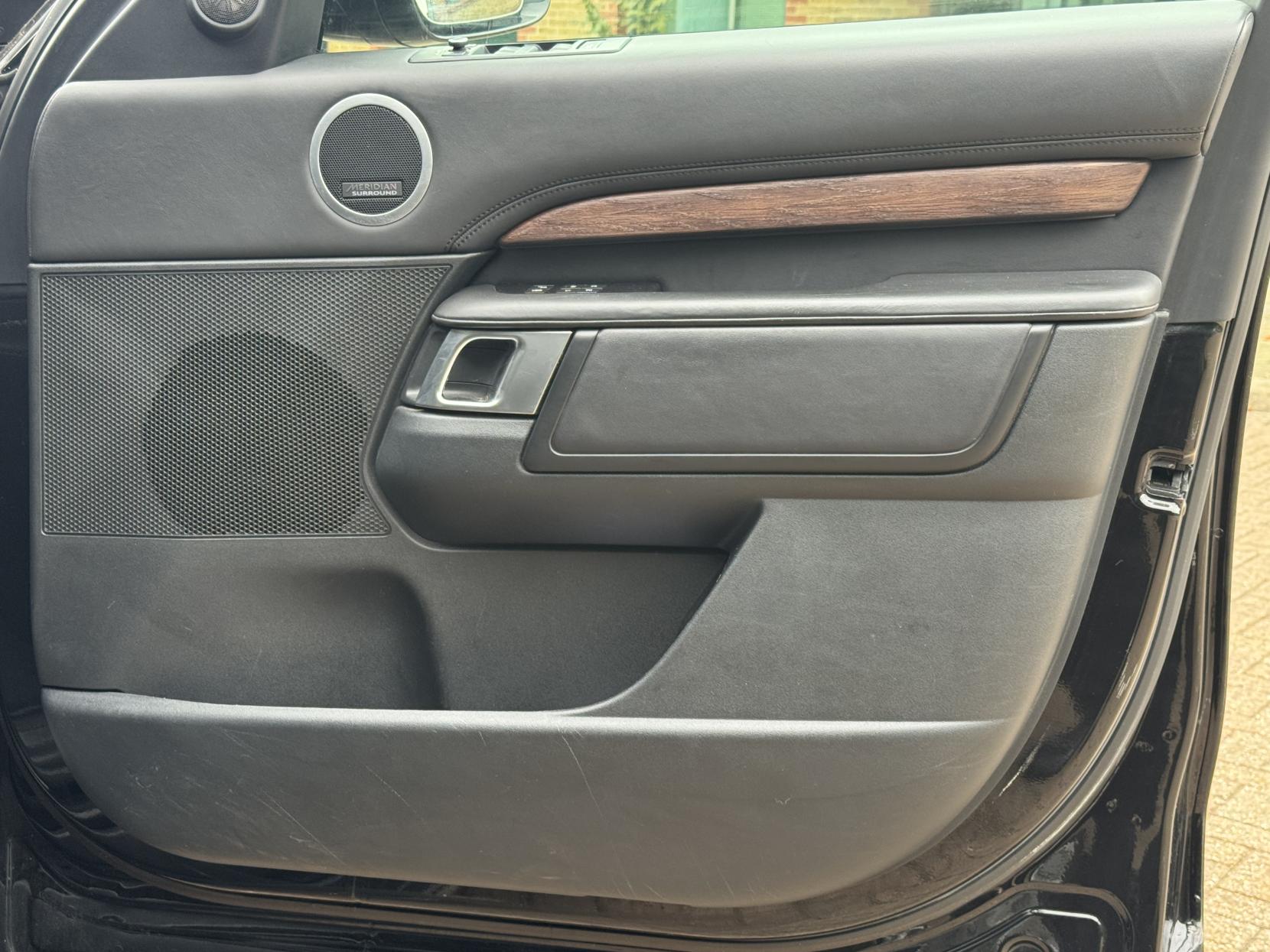 Land Rover Discovery 3.0 SD V6 HSE Luxury SUV 5dr Diesel Auto 4WD Euro 6 (s/s) (306 ps)