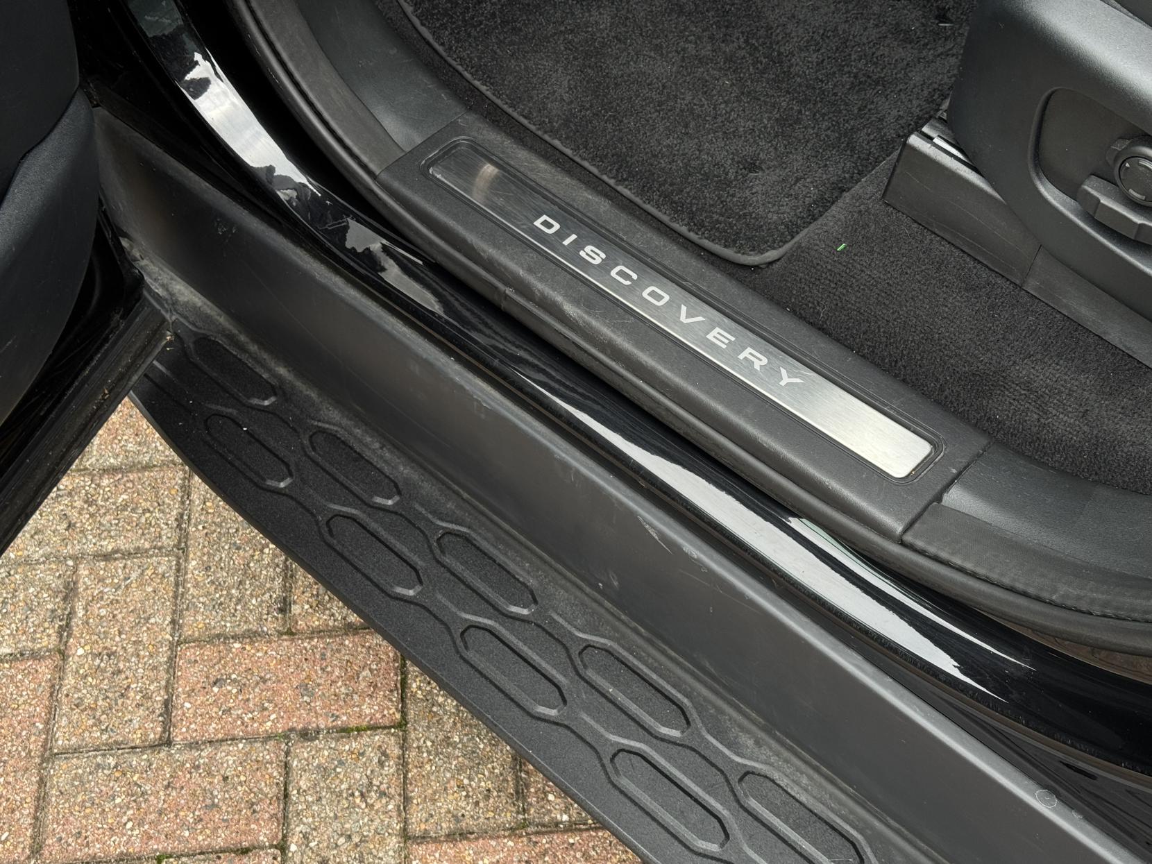 Land Rover Discovery 3.0 SD V6 HSE Luxury SUV 5dr Diesel Auto 4WD Euro 6 (s/s) (306 ps)