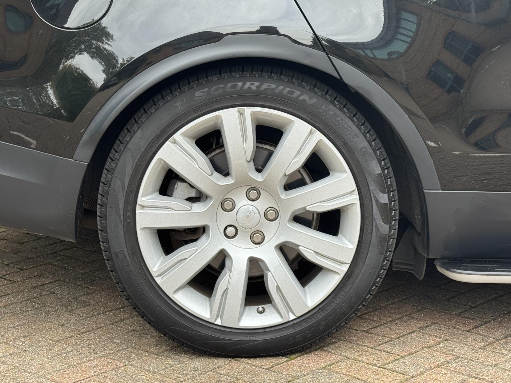 Land Rover Discovery 3.0 SD V6 HSE Luxury SUV 5dr Diesel Auto 4WD Euro 6 (s/s) (306 ps)