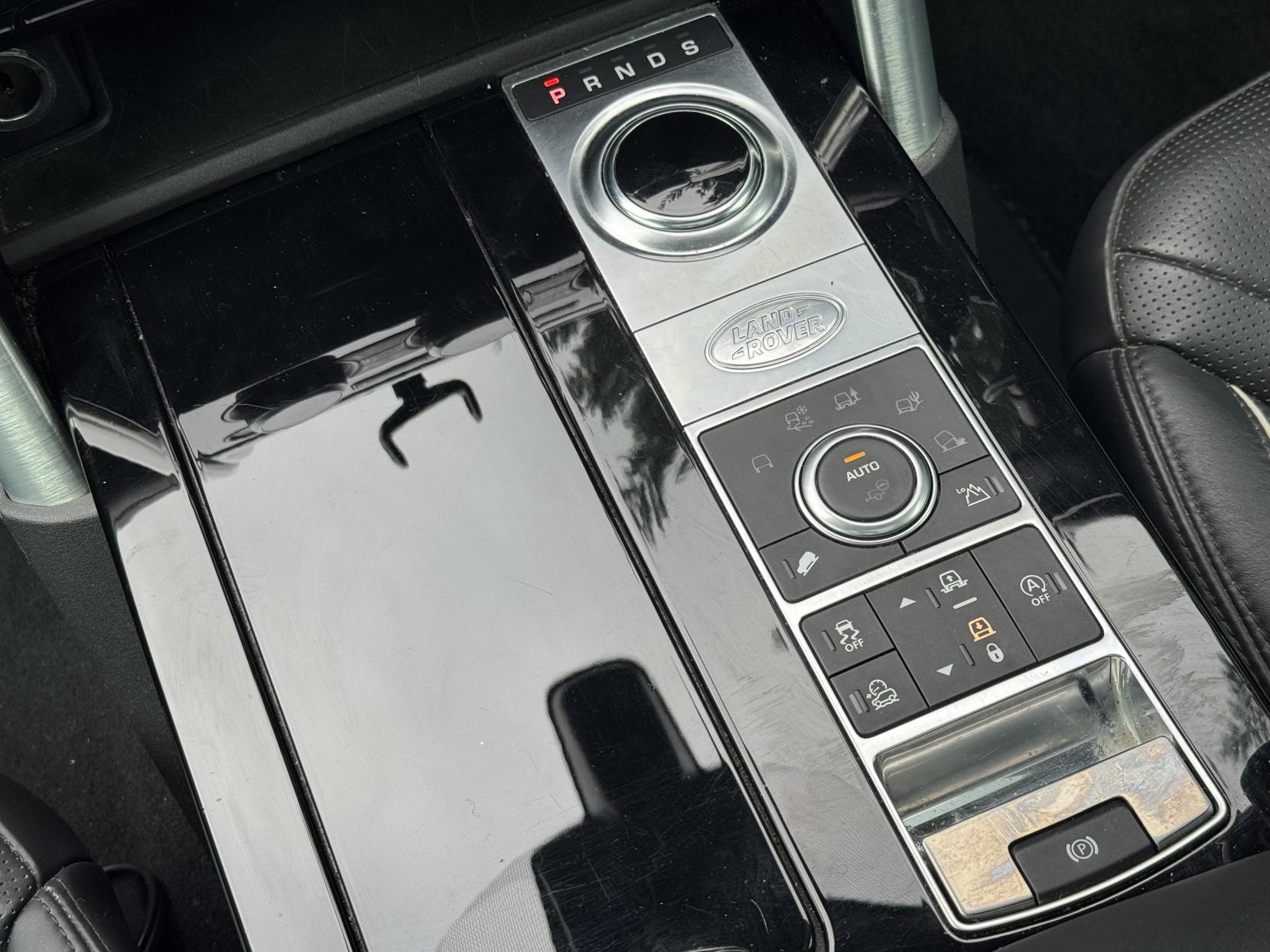 Land Rover Discovery 3.0 SD V6 HSE Luxury SUV 5dr Diesel Auto 4WD Euro 6 (s/s) (306 ps)