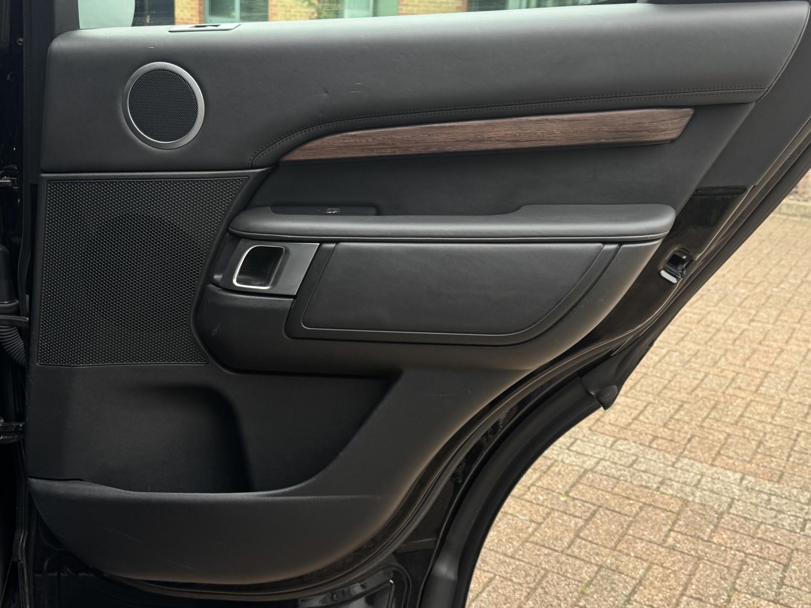 Land Rover Discovery 3.0 SD V6 HSE Luxury SUV 5dr Diesel Auto 4WD Euro 6 (s/s) (306 ps)