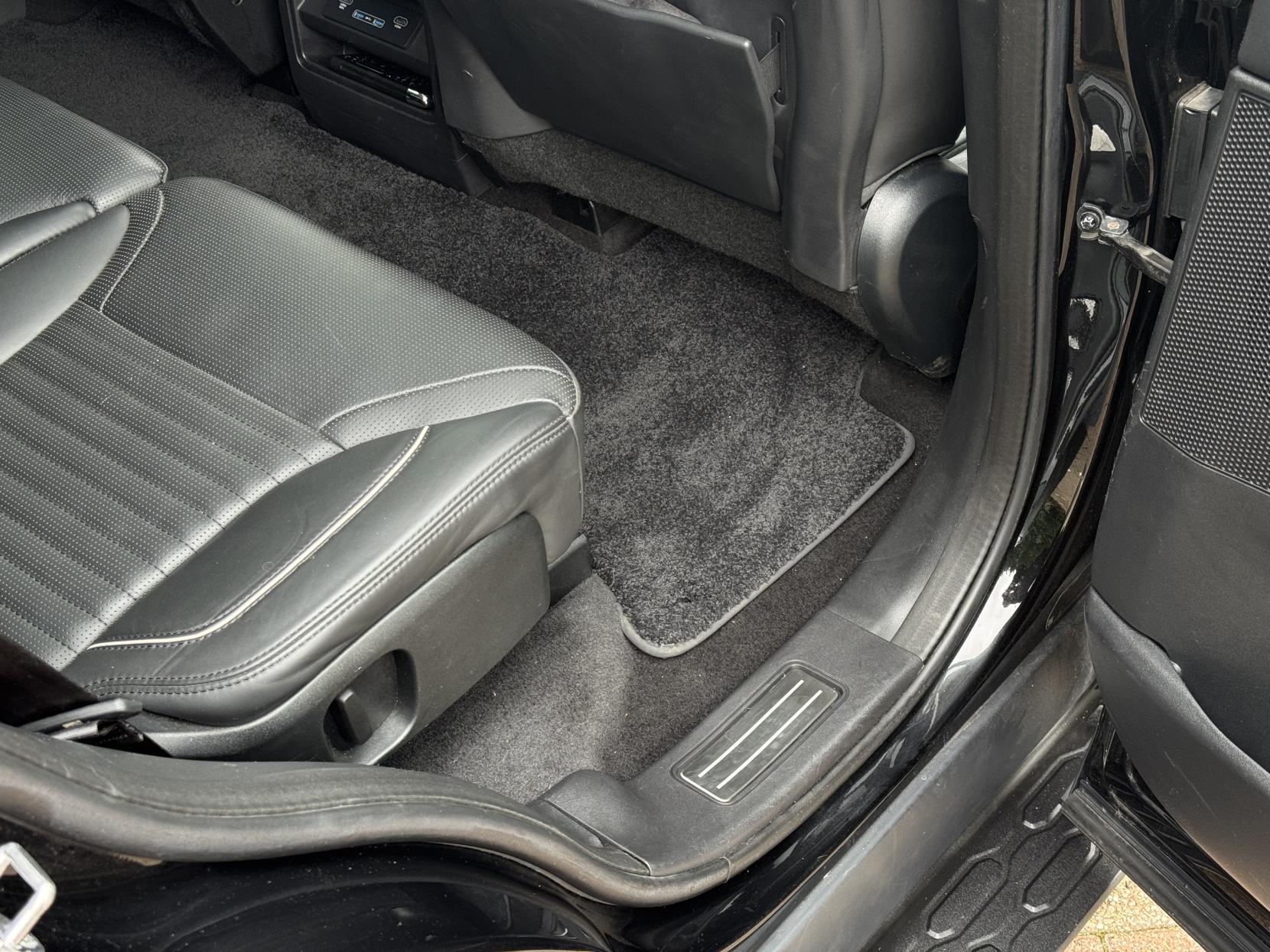 Land Rover Discovery 3.0 SD V6 HSE Luxury SUV 5dr Diesel Auto 4WD Euro 6 (s/s) (306 ps)