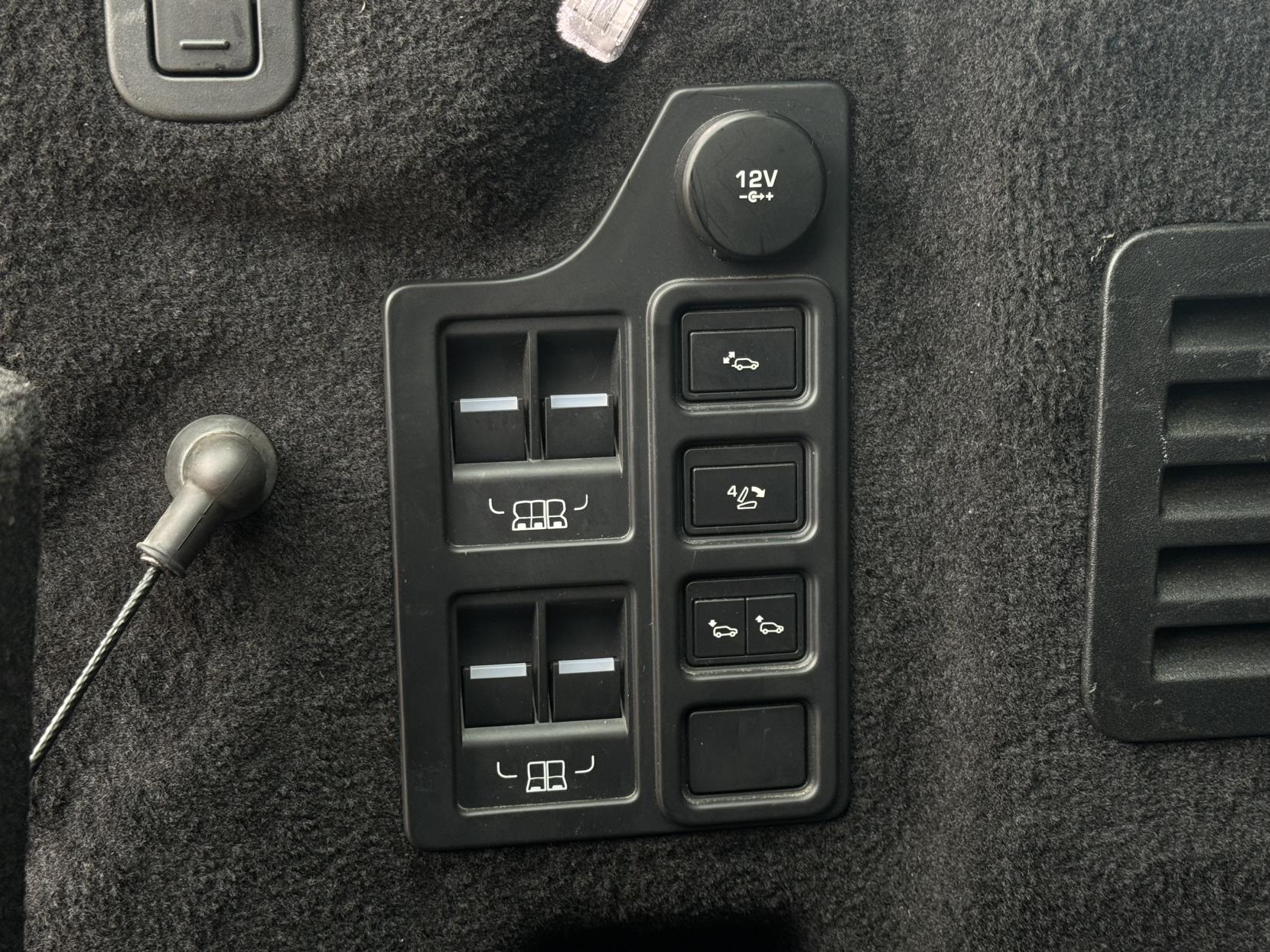 Land Rover Discovery 3.0 SD V6 HSE Luxury SUV 5dr Diesel Auto 4WD Euro 6 (s/s) (306 ps)