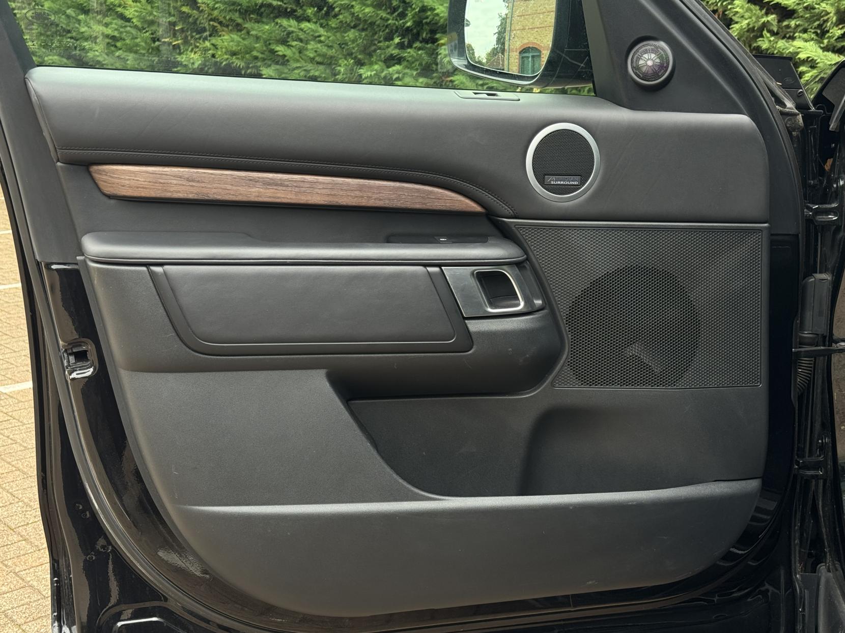 Land Rover Discovery 3.0 SD V6 HSE Luxury SUV 5dr Diesel Auto 4WD Euro 6 (s/s) (306 ps)