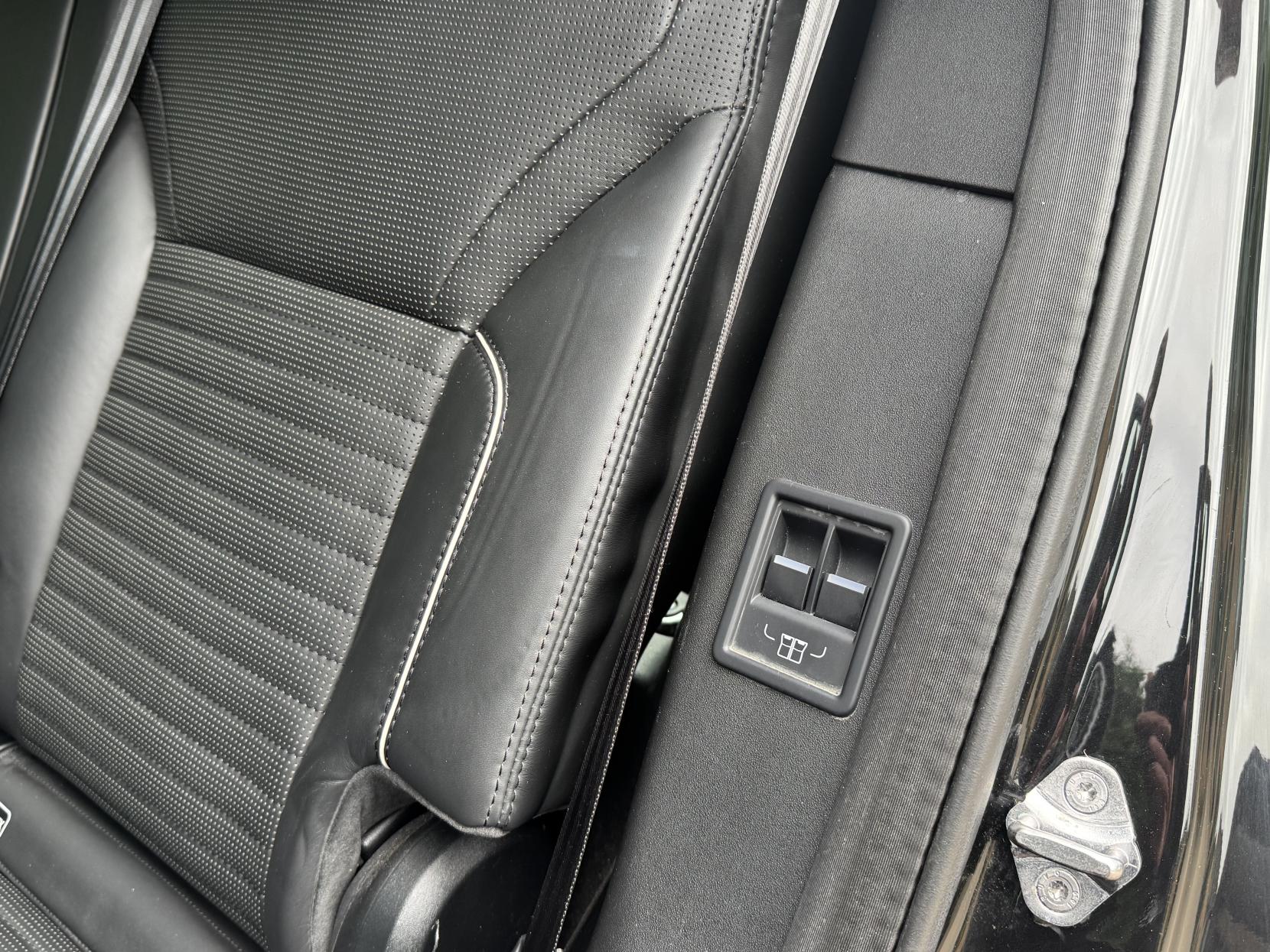 Land Rover Discovery 3.0 SD V6 HSE Luxury SUV 5dr Diesel Auto 4WD Euro 6 (s/s) (306 ps)