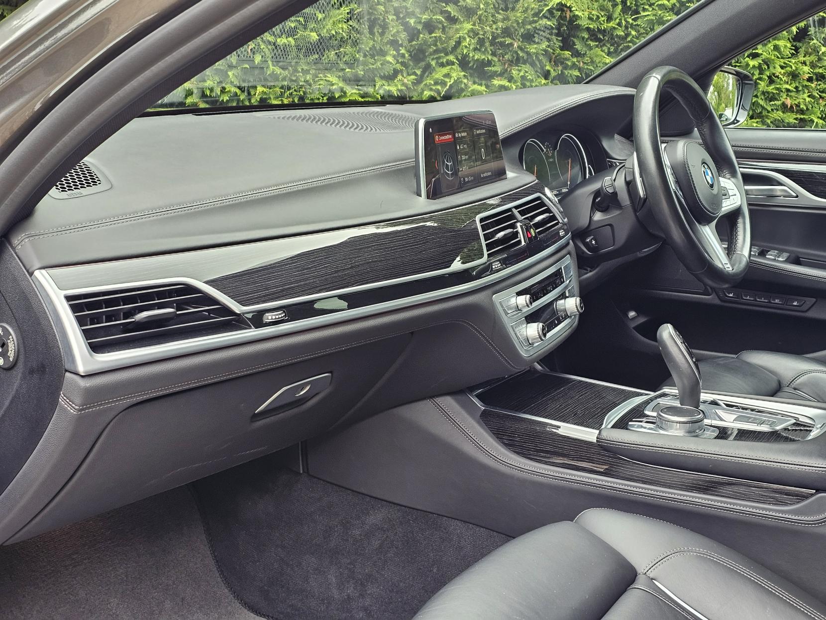 BMW 7 Series 3.0 740d M Sport Saloon 4dr Diesel Auto xDrive Euro 6 (s/s) (320 ps)