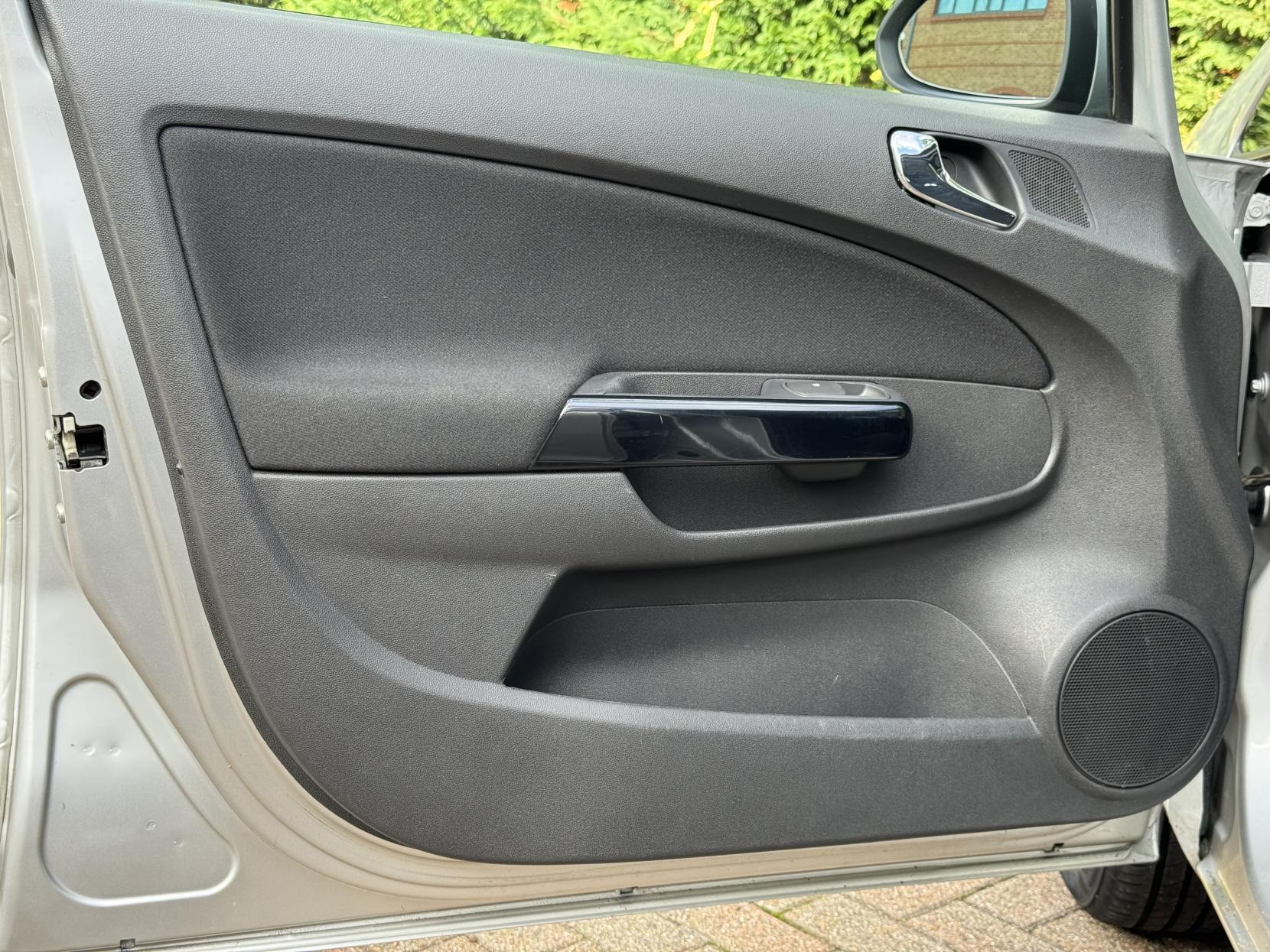 Vauxhall Corsa 1.4 16V SXi Hatchback 5dr Petrol Manual Wide Ratio Euro 5 (A/C) (100 ps)