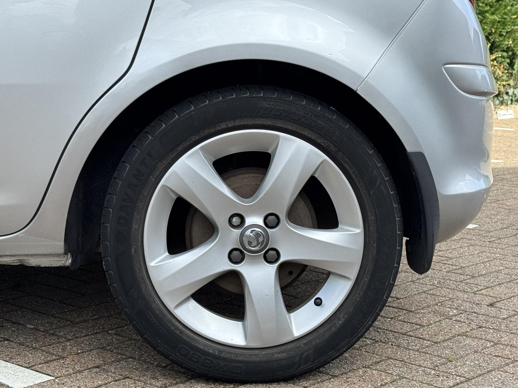 Vauxhall Corsa 1.4 16V SXi Hatchback 5dr Petrol Manual Wide Ratio Euro 5 (A/C) (100 ps)