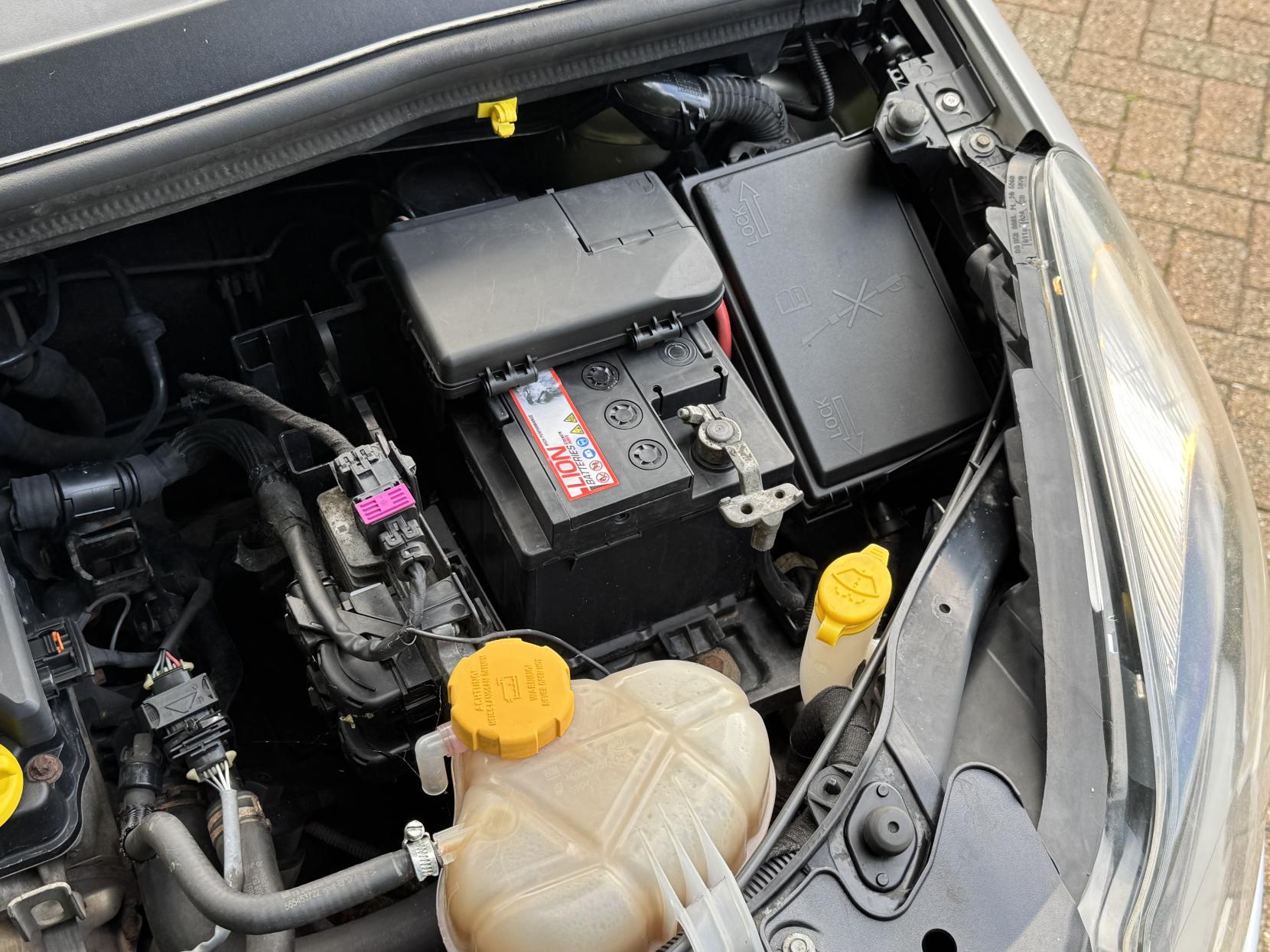 Vauxhall Corsa 1.4 16V SXi Hatchback 5dr Petrol Manual Wide Ratio Euro 5 (A/C) (100 ps)