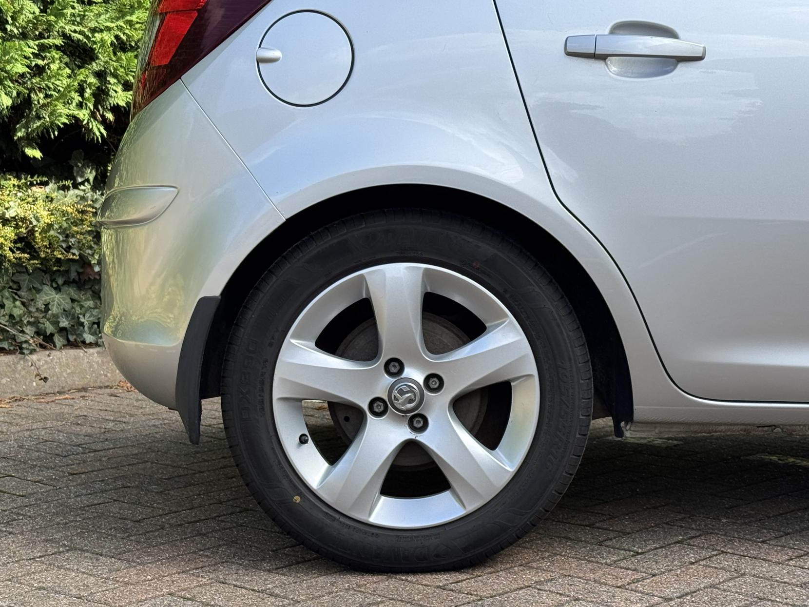 Vauxhall Corsa 1.4 16V SXi Hatchback 5dr Petrol Manual Wide Ratio Euro 5 (A/C) (100 ps)