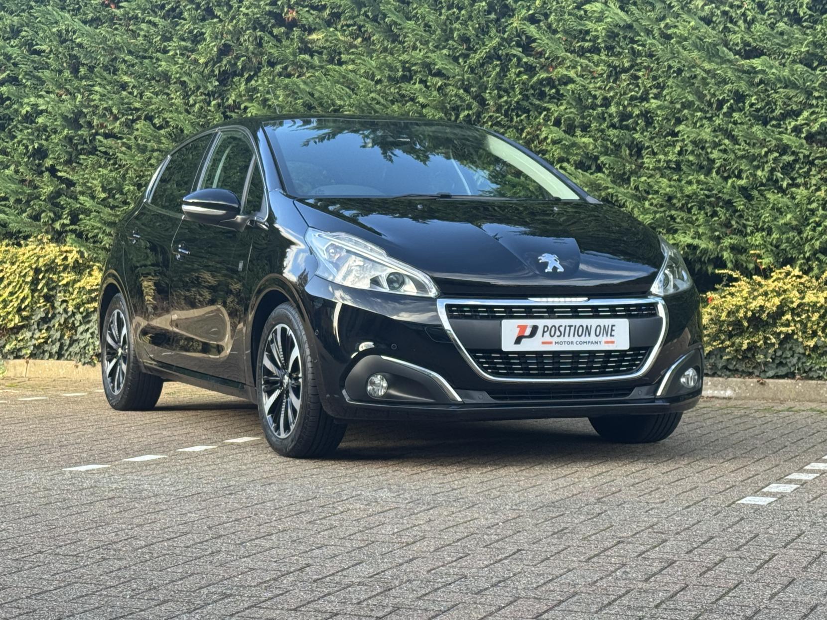 Peugeot 208 1.2 PureTech Tech Edition Hatchback 5dr Petrol Manual Euro 6 (s/s) (82 ps)