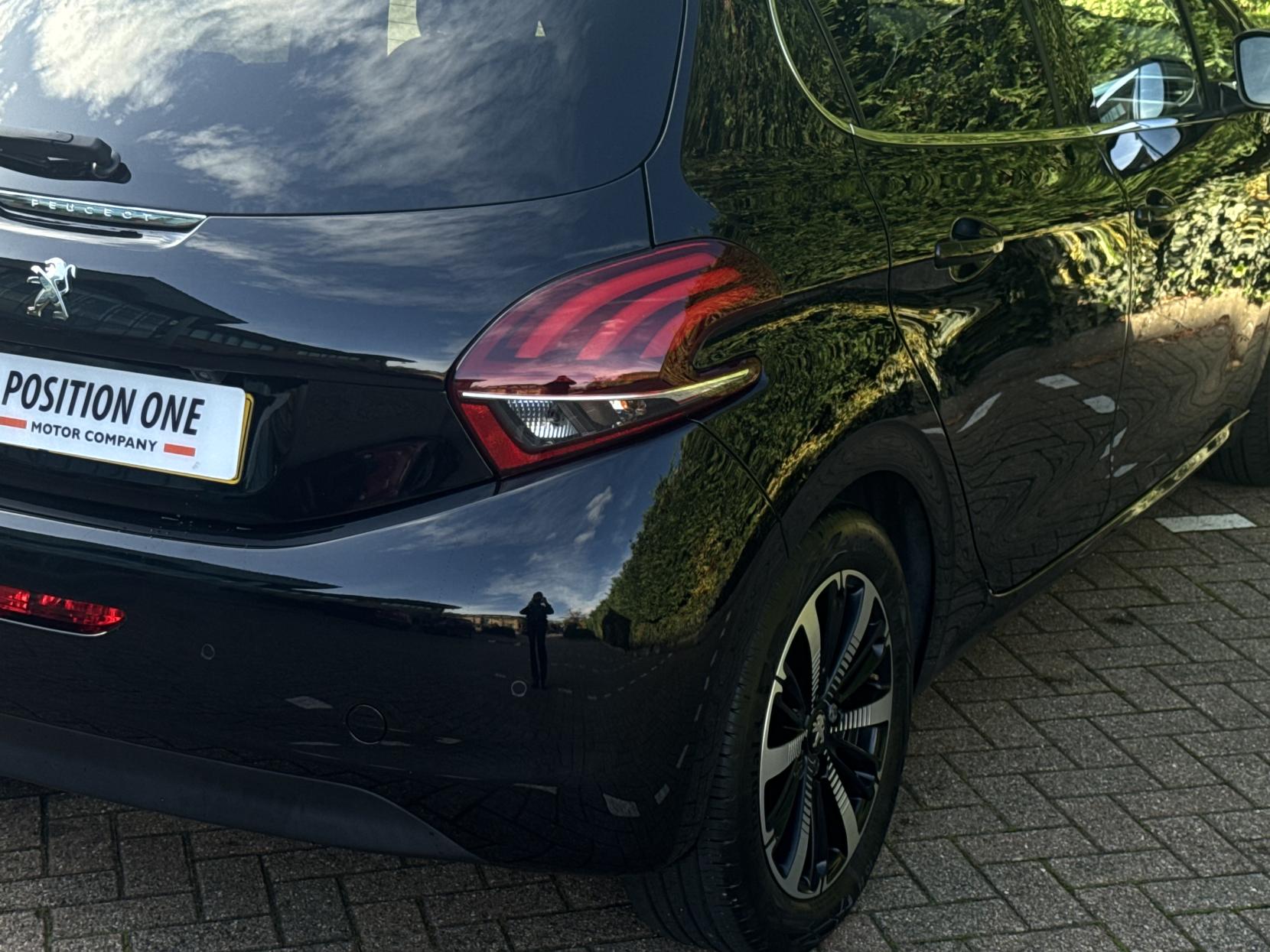 Peugeot 208 1.2 PureTech Tech Edition Hatchback 5dr Petrol Manual Euro 6 (s/s) (82 ps)