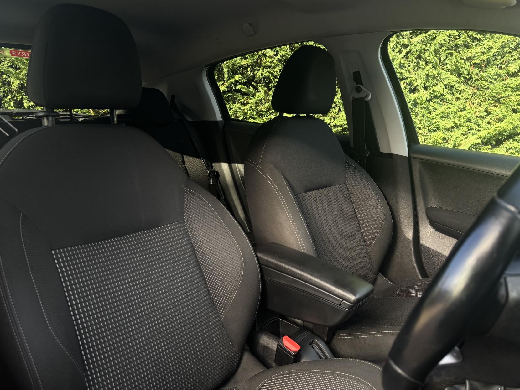 Peugeot 208 1.2 PureTech Tech Edition Hatchback 5dr Petrol Manual Euro 6 (s/s) (82 ps)