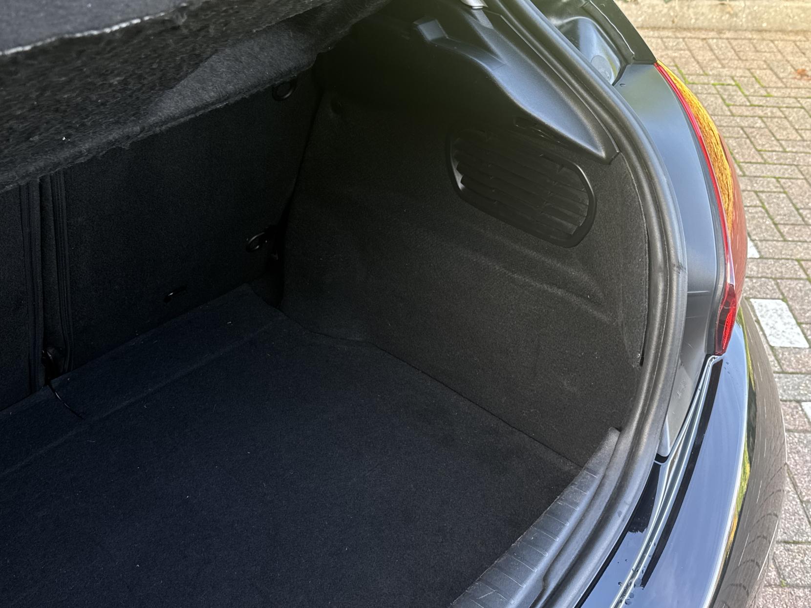 Peugeot 208 1.2 PureTech Tech Edition Hatchback 5dr Petrol Manual Euro 6 (s/s) (82 ps)