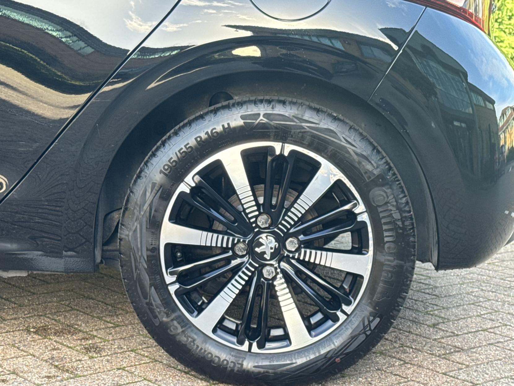 Peugeot 208 1.2 PureTech Tech Edition Hatchback 5dr Petrol Manual Euro 6 (s/s) (82 ps)