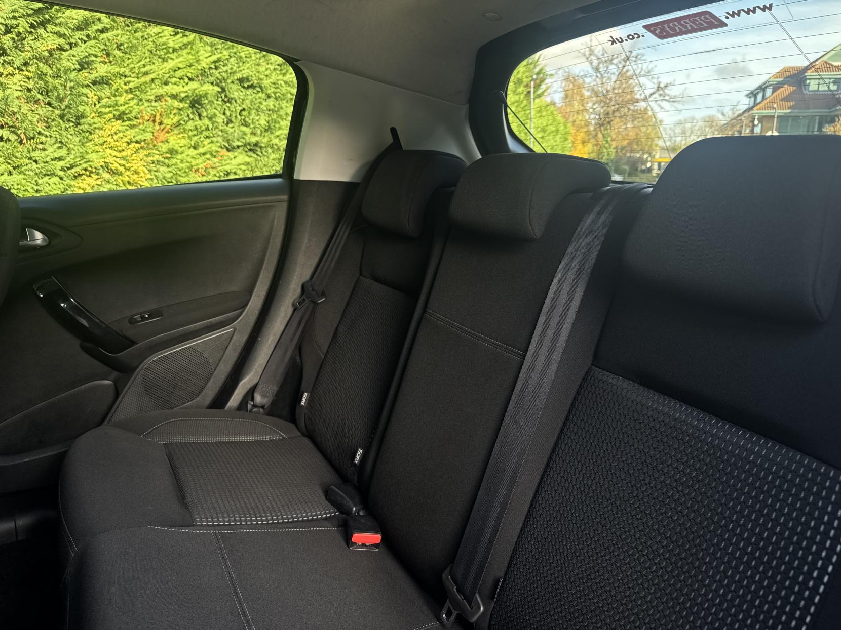 Peugeot 208 1.2 PureTech Tech Edition Hatchback 5dr Petrol Manual Euro 6 (s/s) (82 ps)