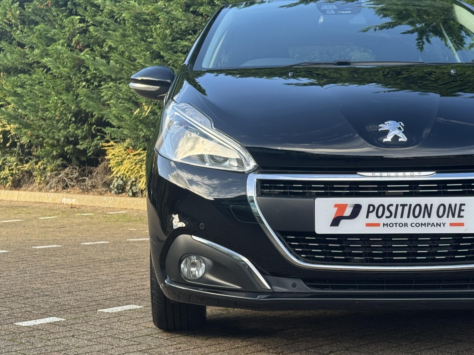 Peugeot 208 1.2 PureTech Tech Edition Hatchback 5dr Petrol Manual Euro 6 (s/s) (82 ps)