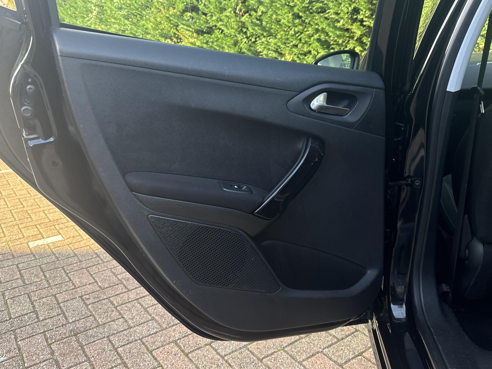 Peugeot 208 1.2 PureTech Tech Edition Hatchback 5dr Petrol Manual Euro 6 (s/s) (82 ps)