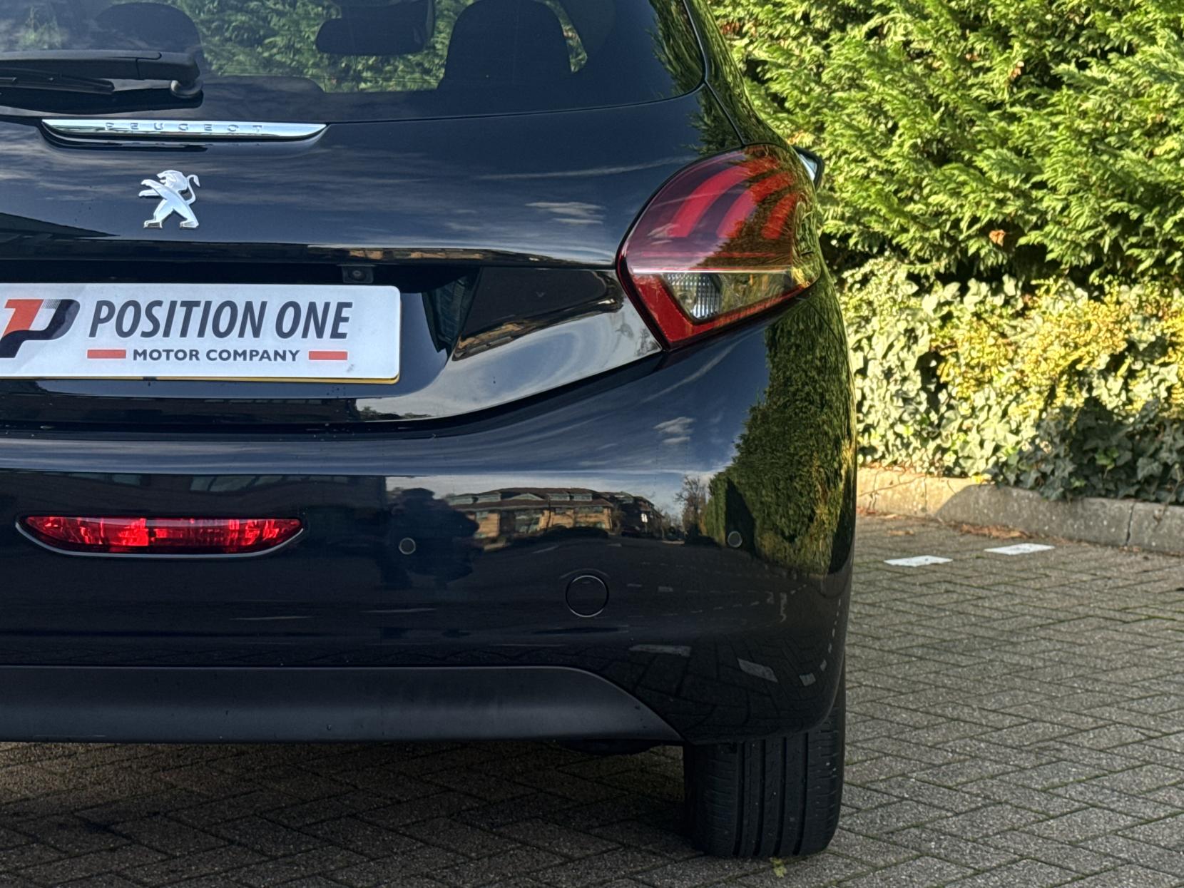 Peugeot 208 1.2 PureTech Tech Edition Hatchback 5dr Petrol Manual Euro 6 (s/s) (82 ps)