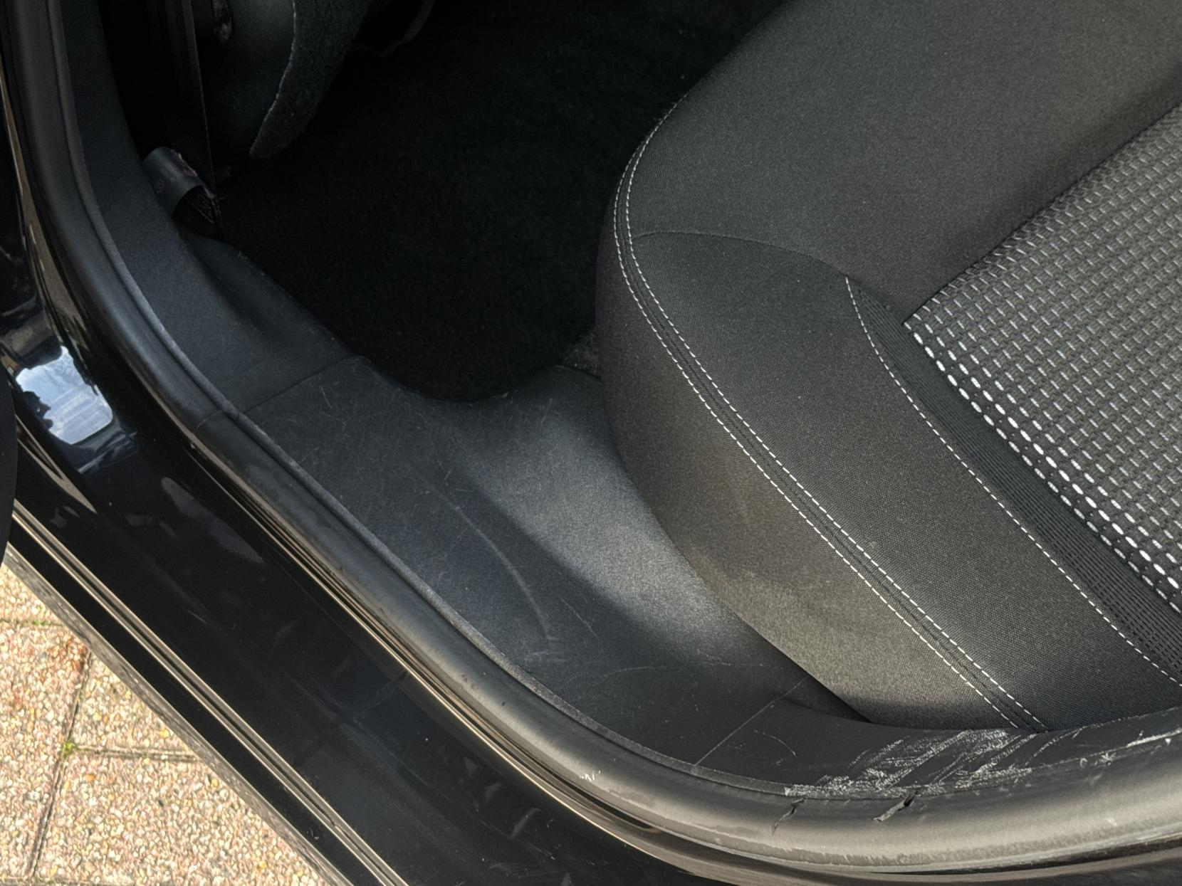 Peugeot 208 1.2 PureTech Tech Edition Hatchback 5dr Petrol Manual Euro 6 (s/s) (82 ps)