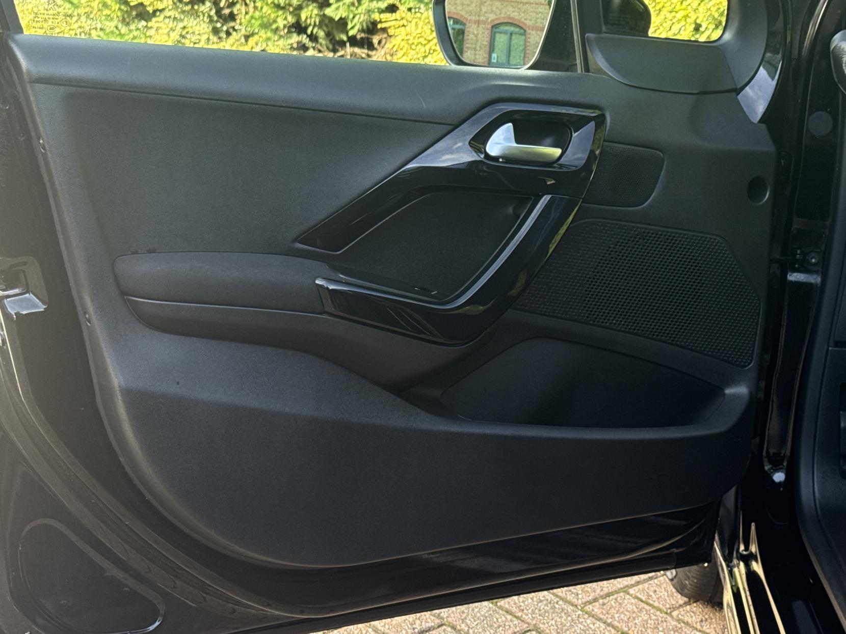 Peugeot 208 1.2 PureTech Tech Edition Hatchback 5dr Petrol Manual Euro 6 (s/s) (82 ps)