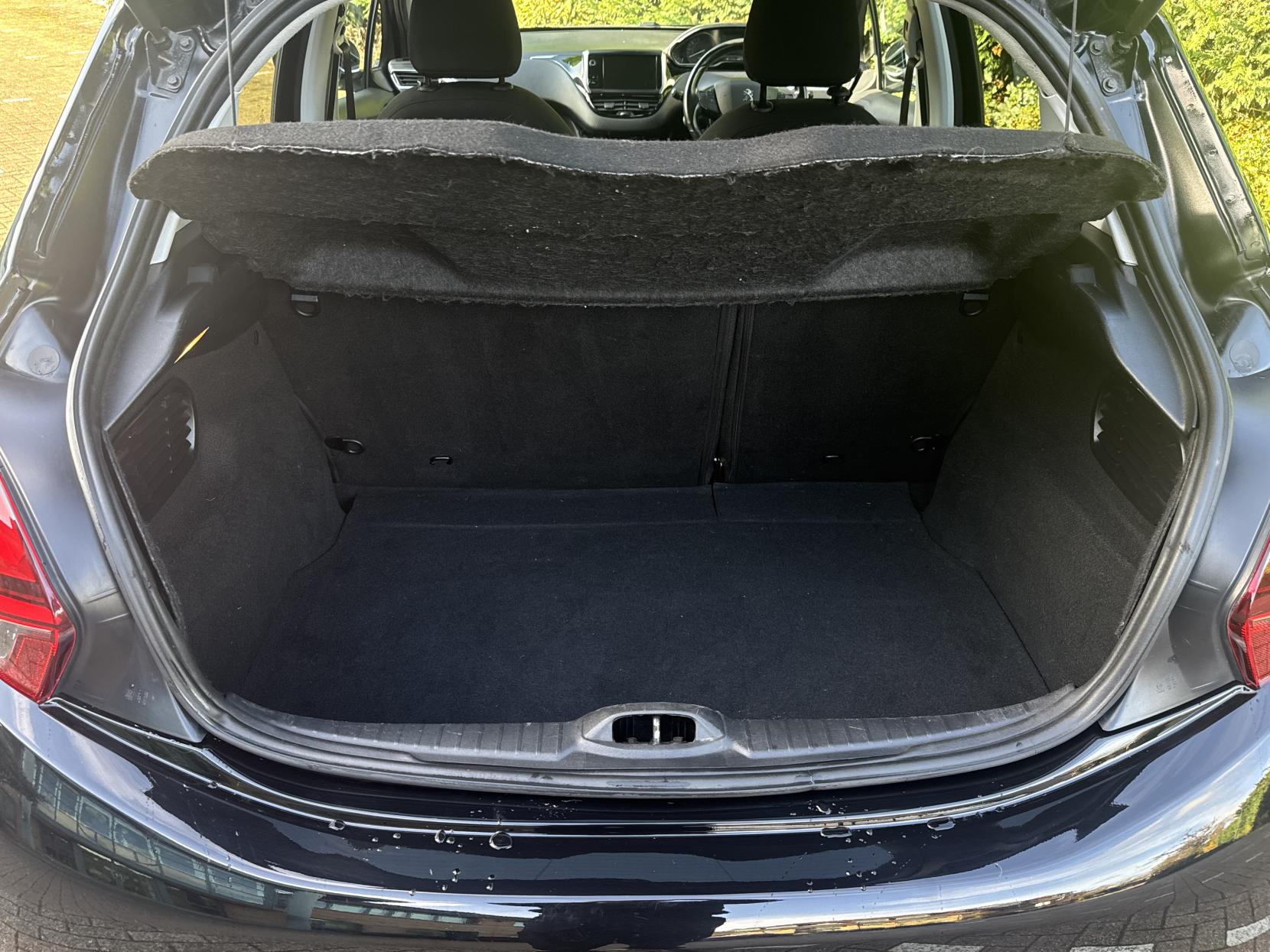 Peugeot 208 1.2 PureTech Tech Edition Hatchback 5dr Petrol Manual Euro 6 (s/s) (82 ps)